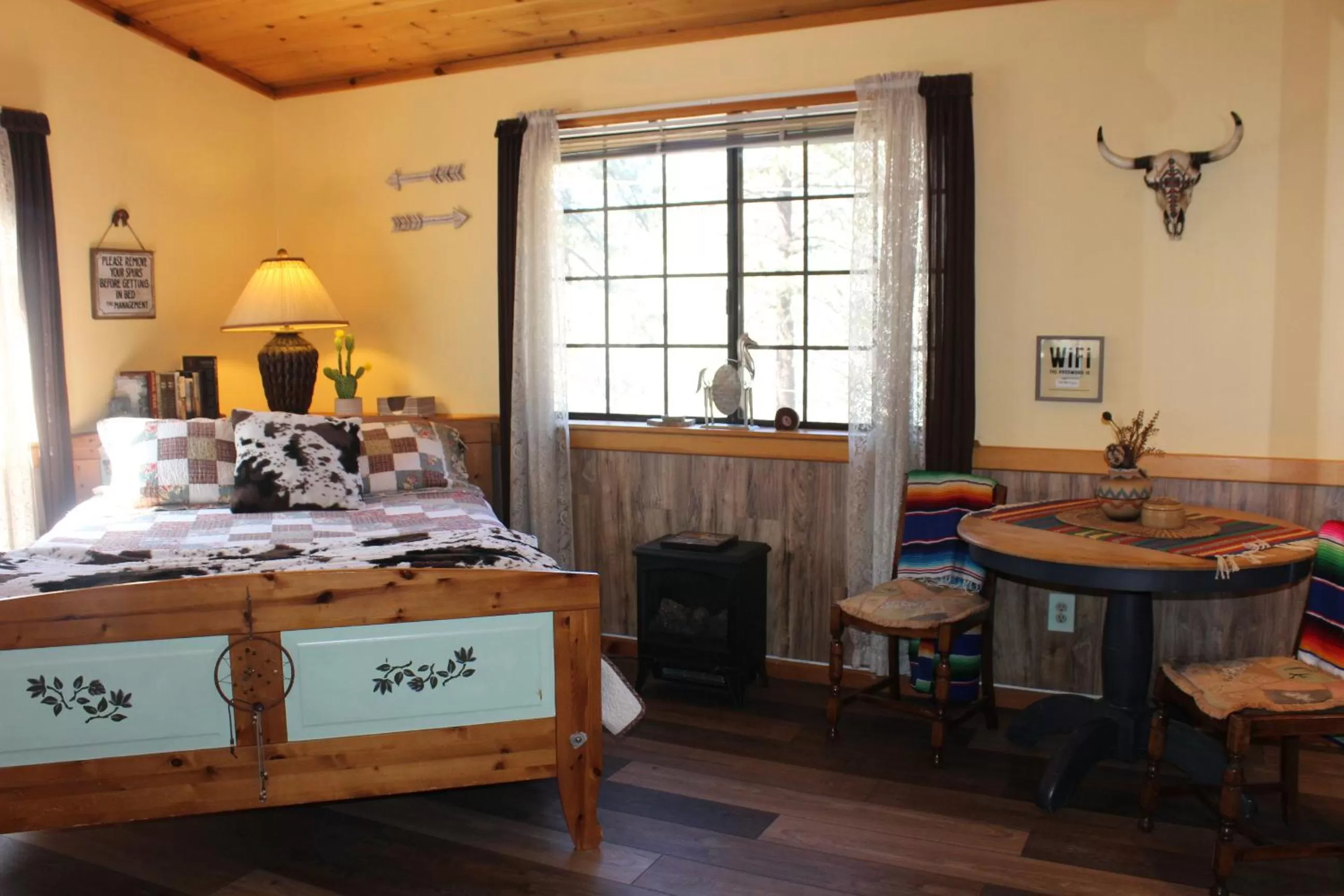 Photo of the whole room, Bed in The Old Bear BnB
