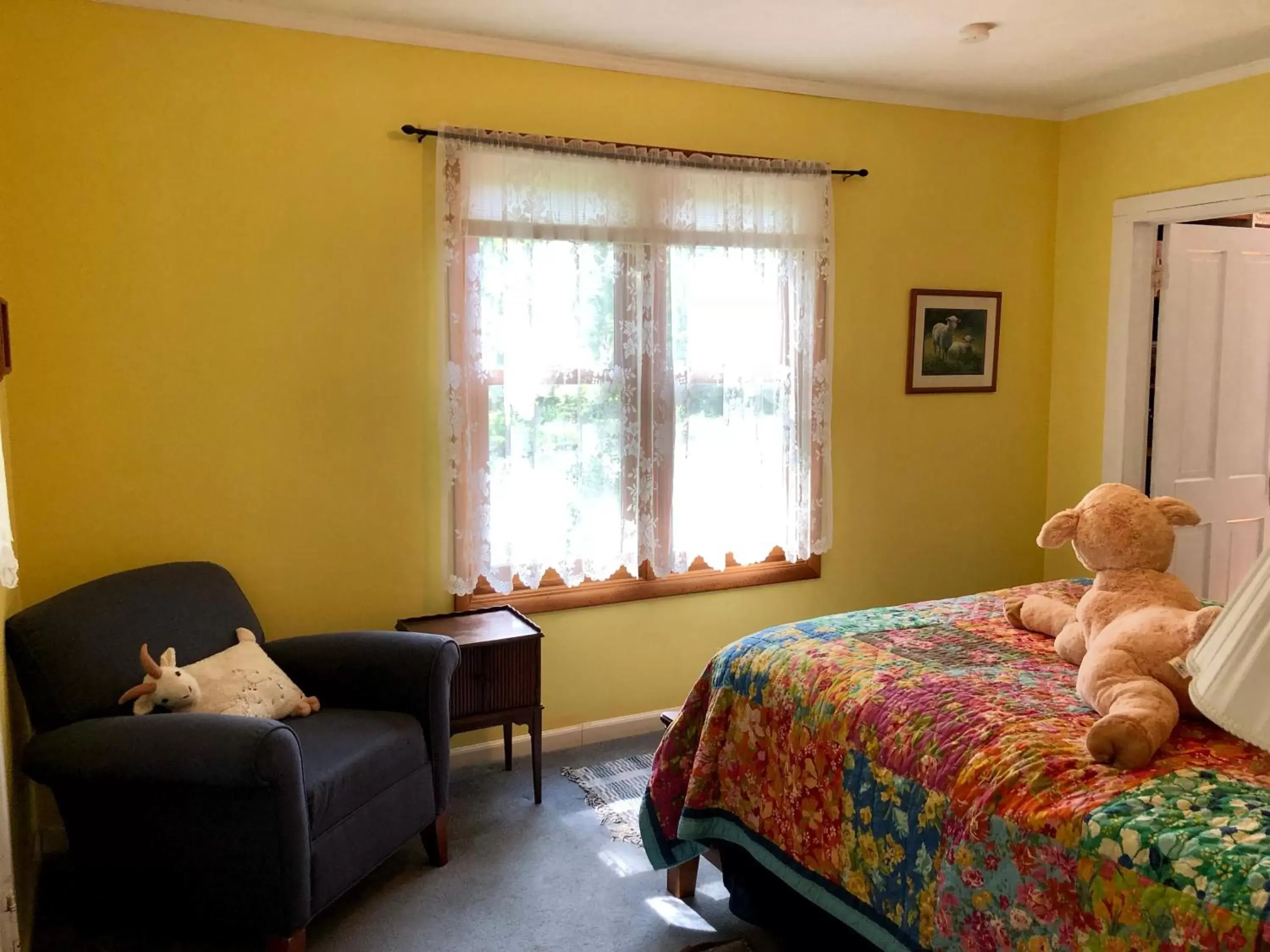 Bedroom in Rainbow Ridge Farms