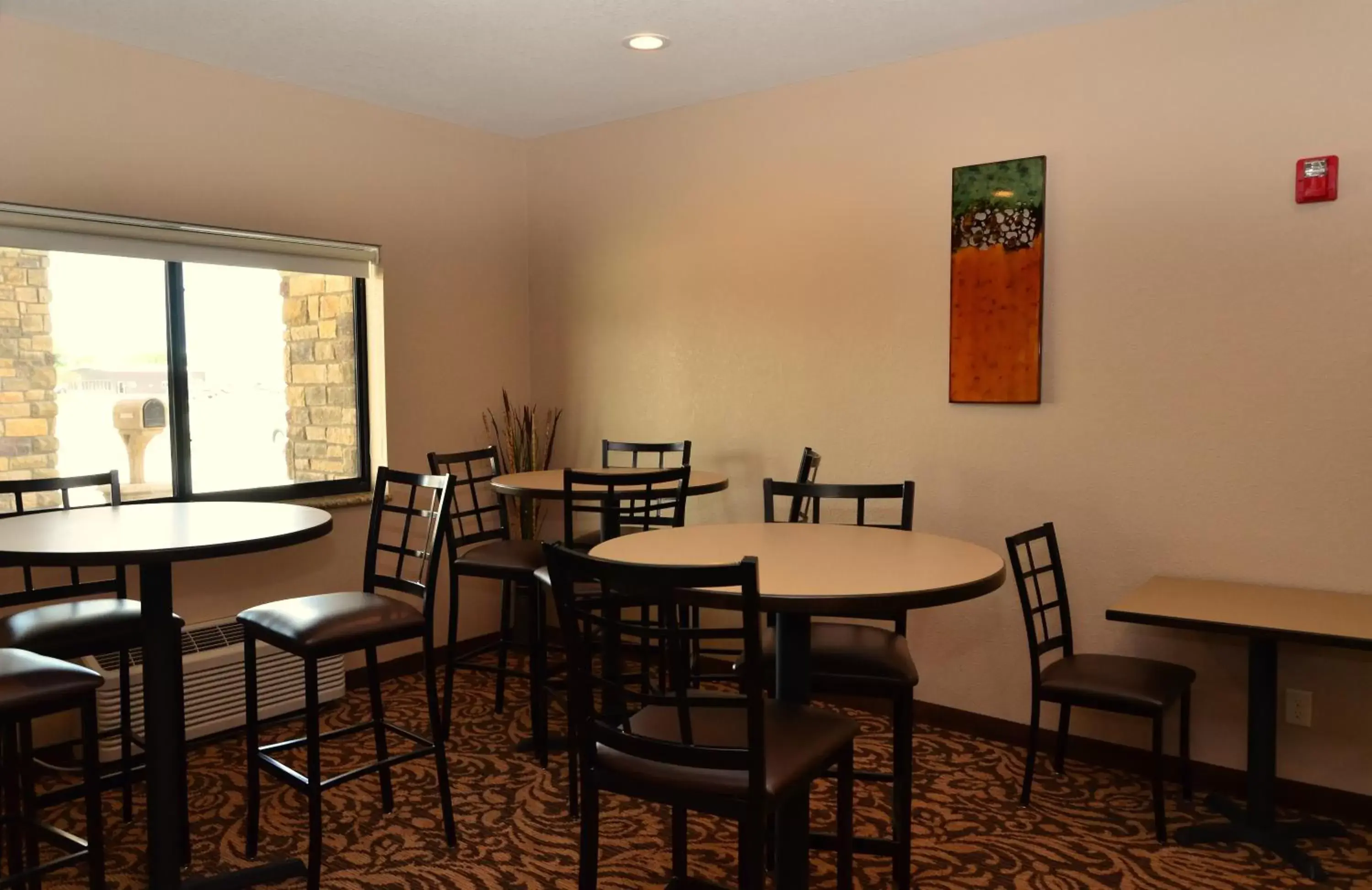 Lounge or bar, Dining Area in Cobblestone Inn & Suites - Clarion