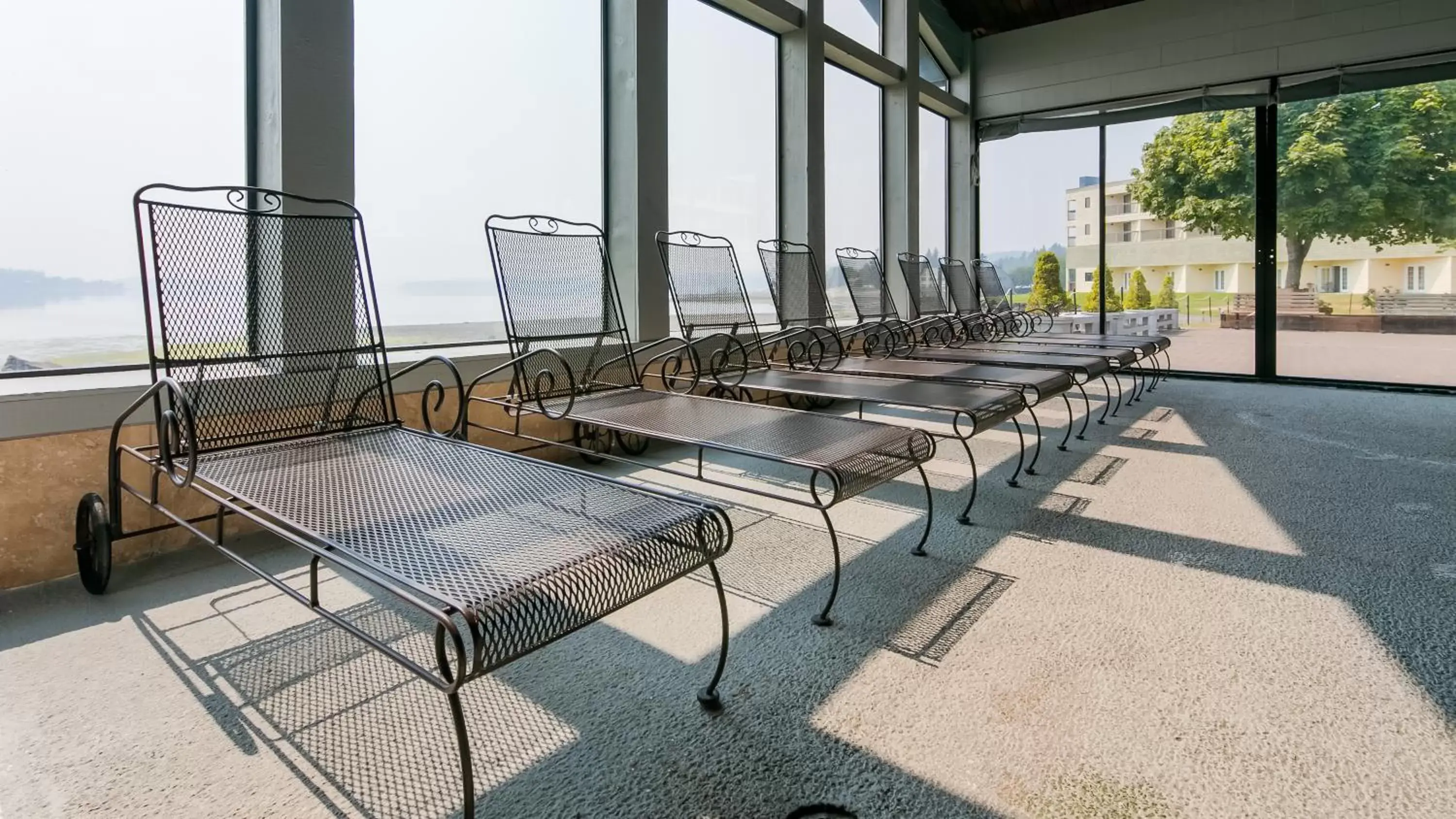 Swimming pool in Best Western Plus Silverdale Beach Hotel