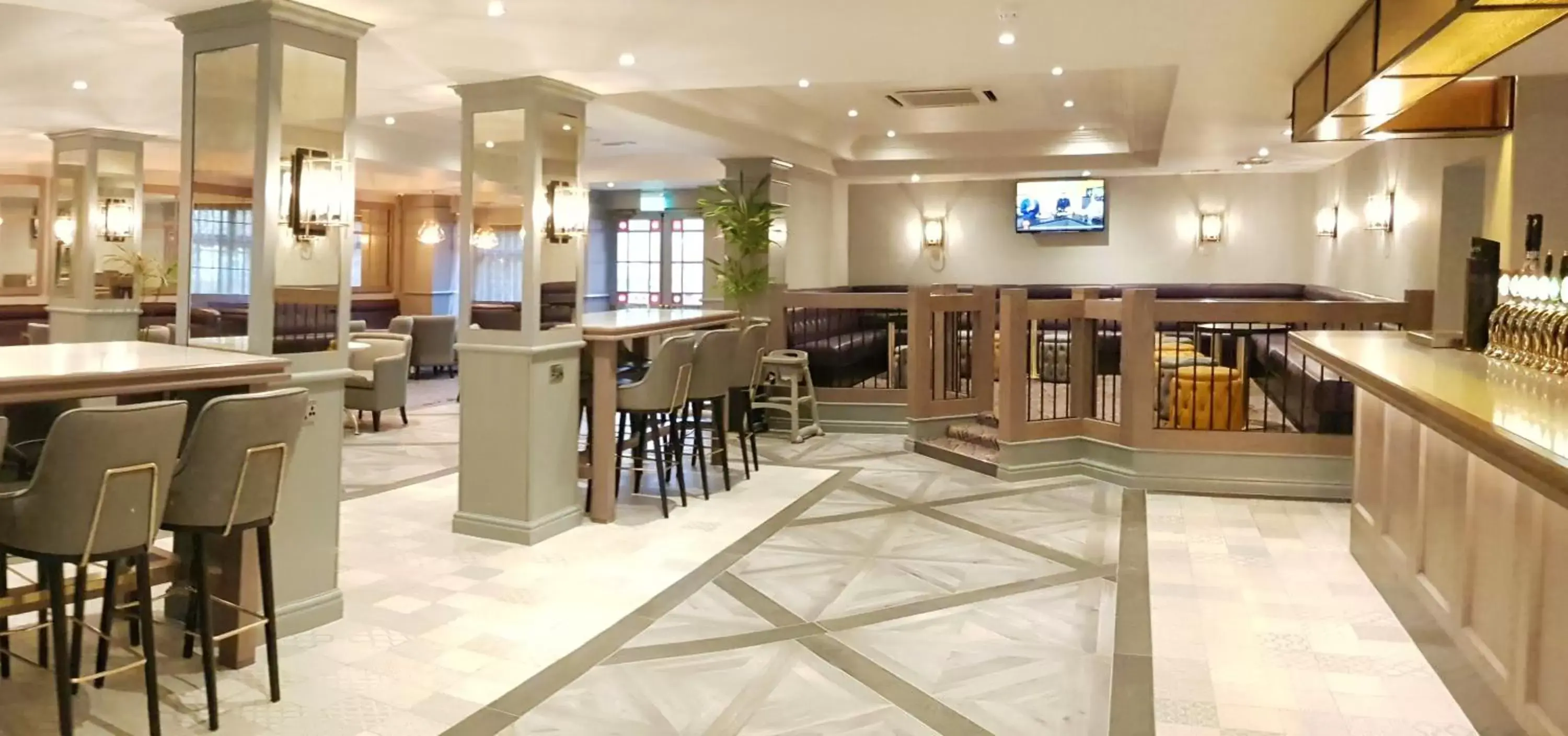 Lounge or bar, Restaurant/Places to Eat in Maldron Hotel, Newlands Cross