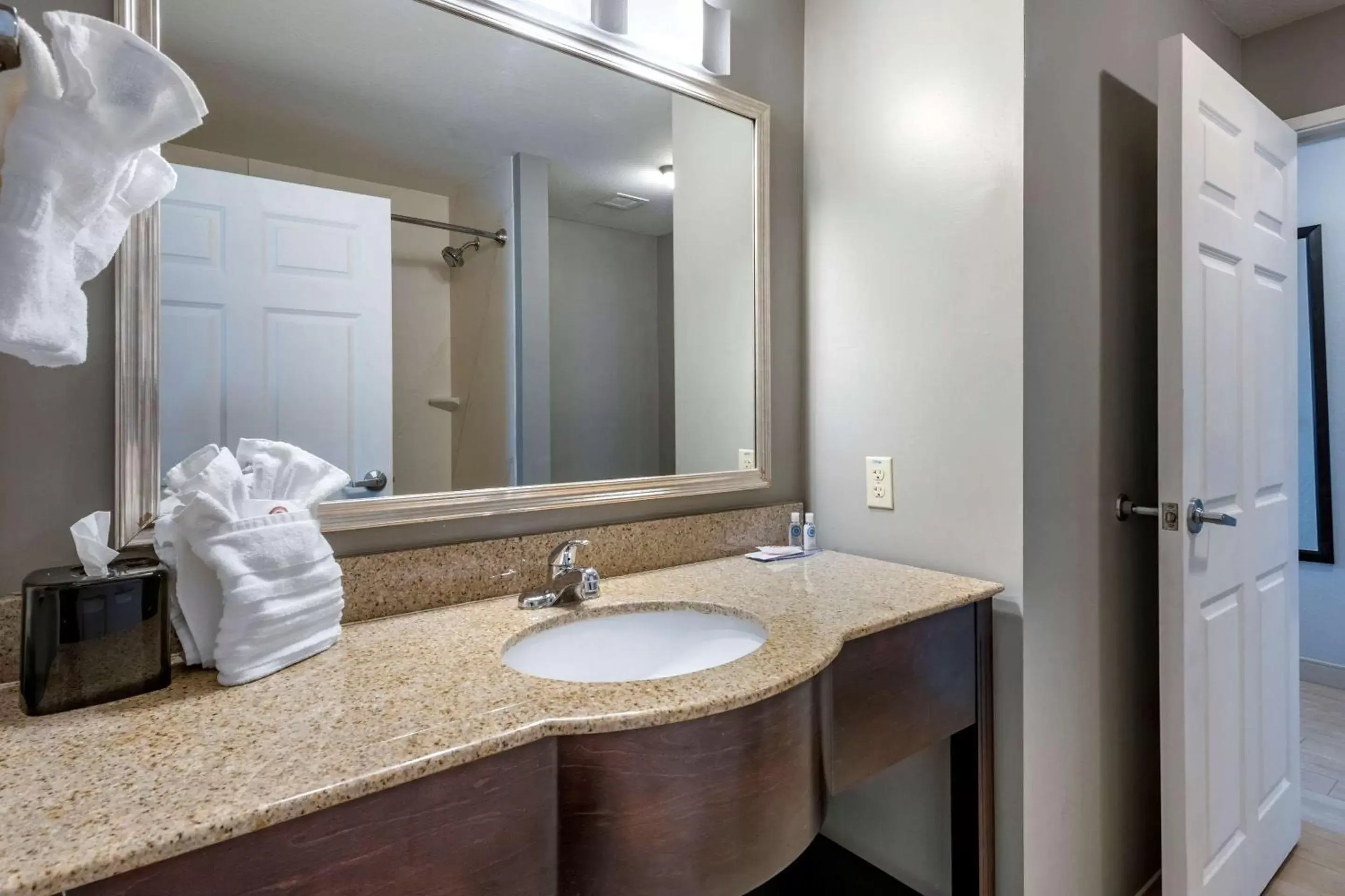 Bedroom, Bathroom in Comfort Inn & Suites