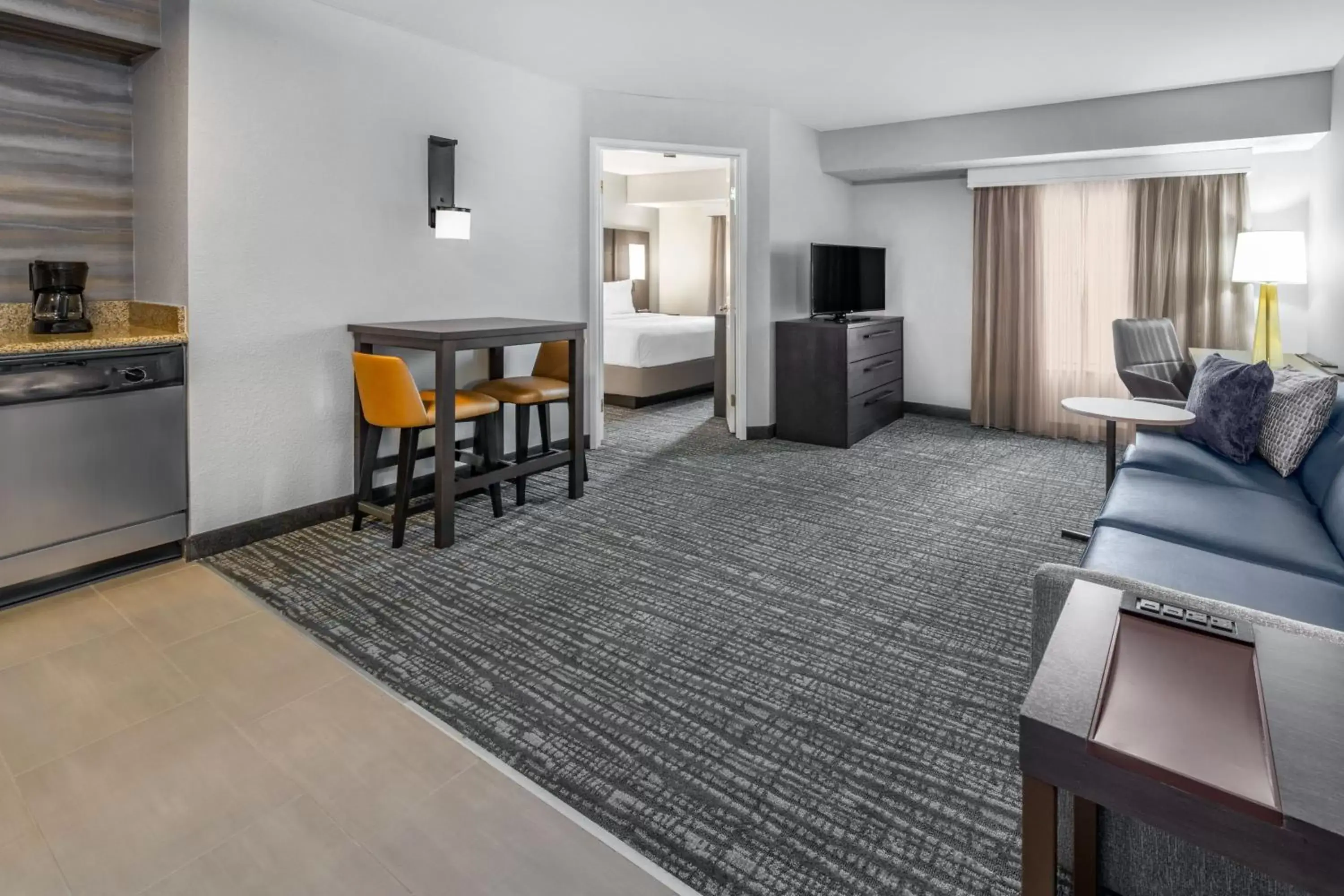 Bedroom, Seating Area in Residence Inn Indianapolis Downtown on the Canal