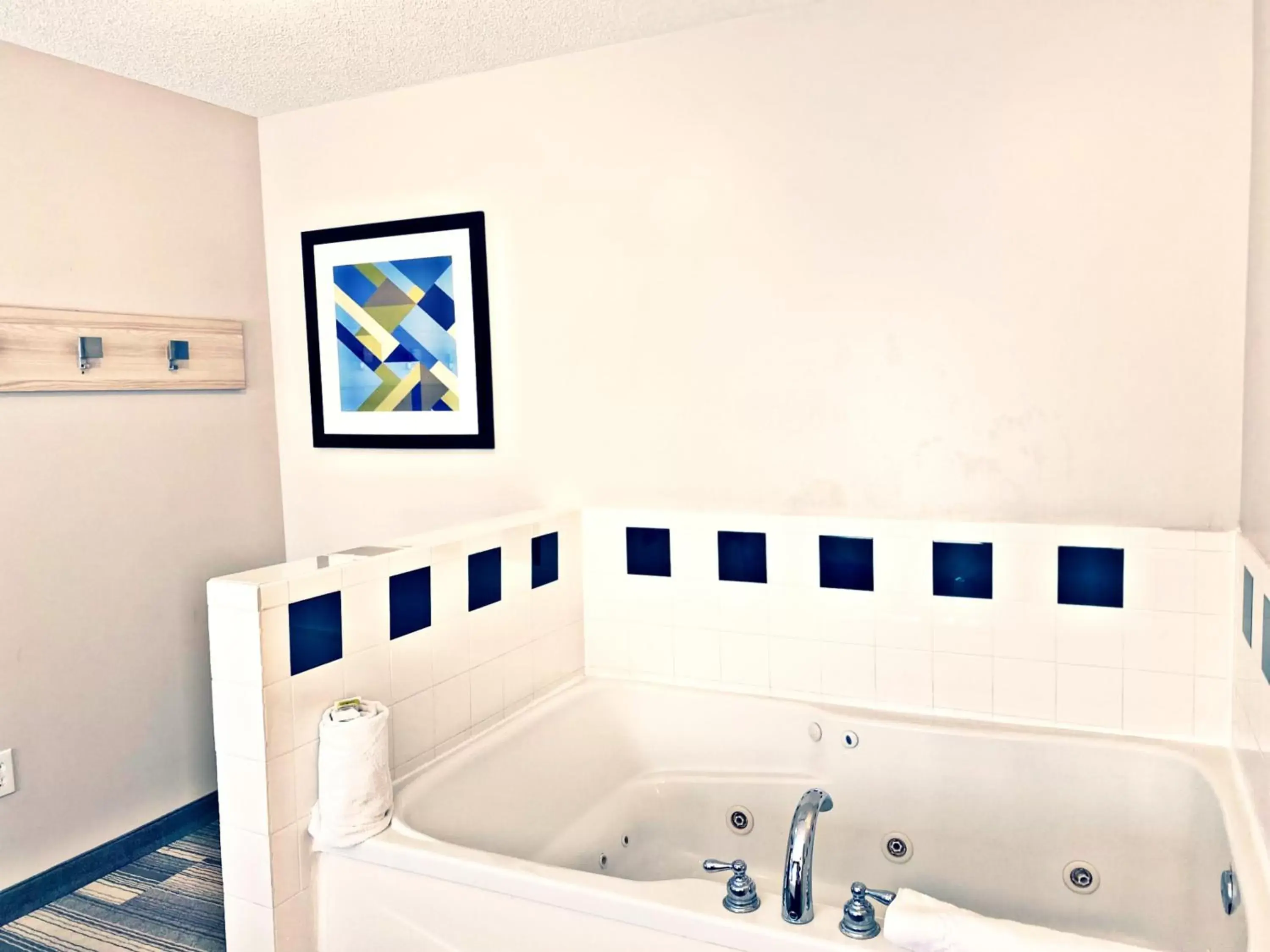 Hot Tub, Bathroom in Holiday Inn Express Hotel & Suites Logansport, an IHG Hotel