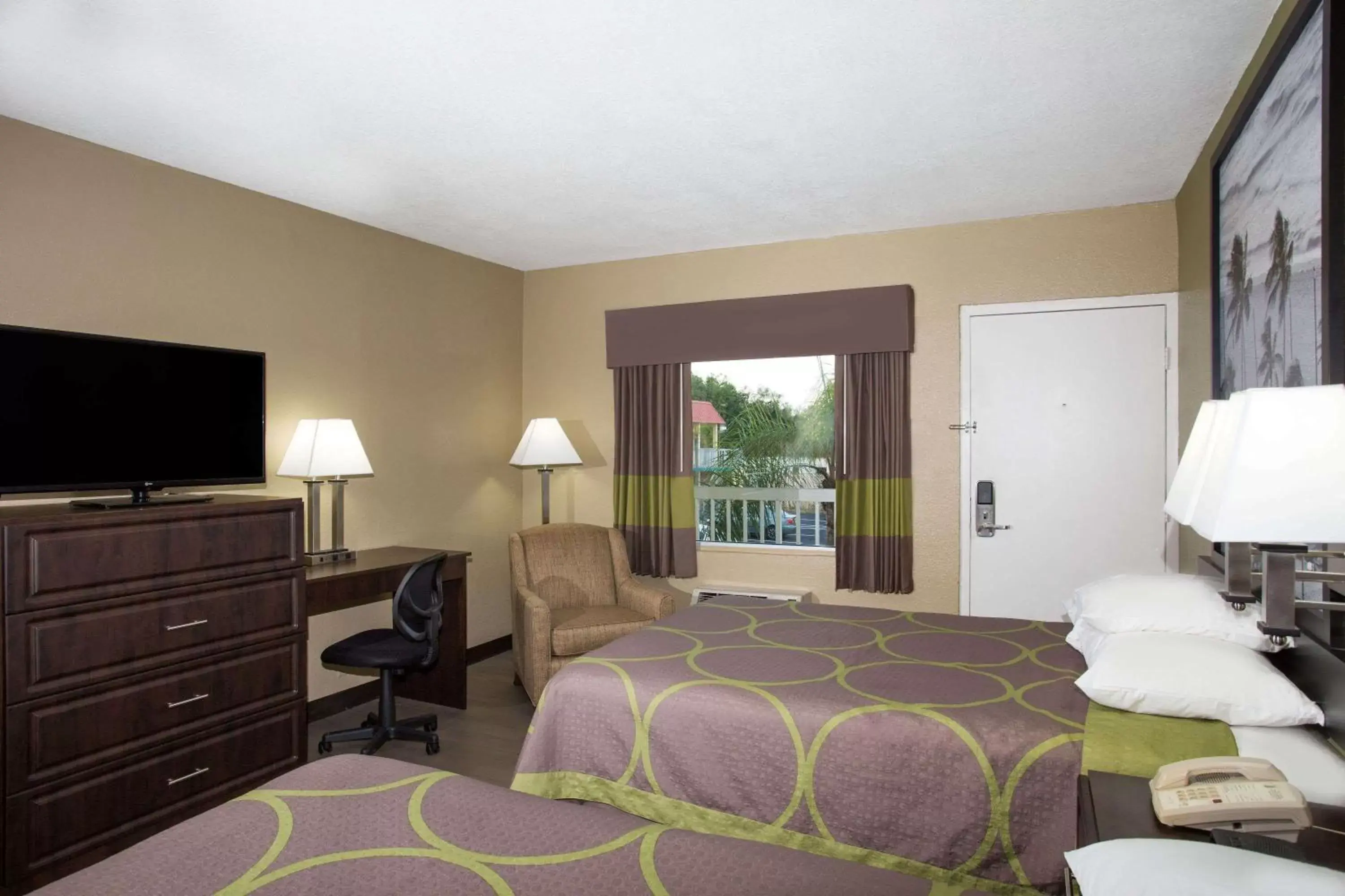 Photo of the whole room, Bed in Super 8 by Wyndham Sarasota Near Siesta Key