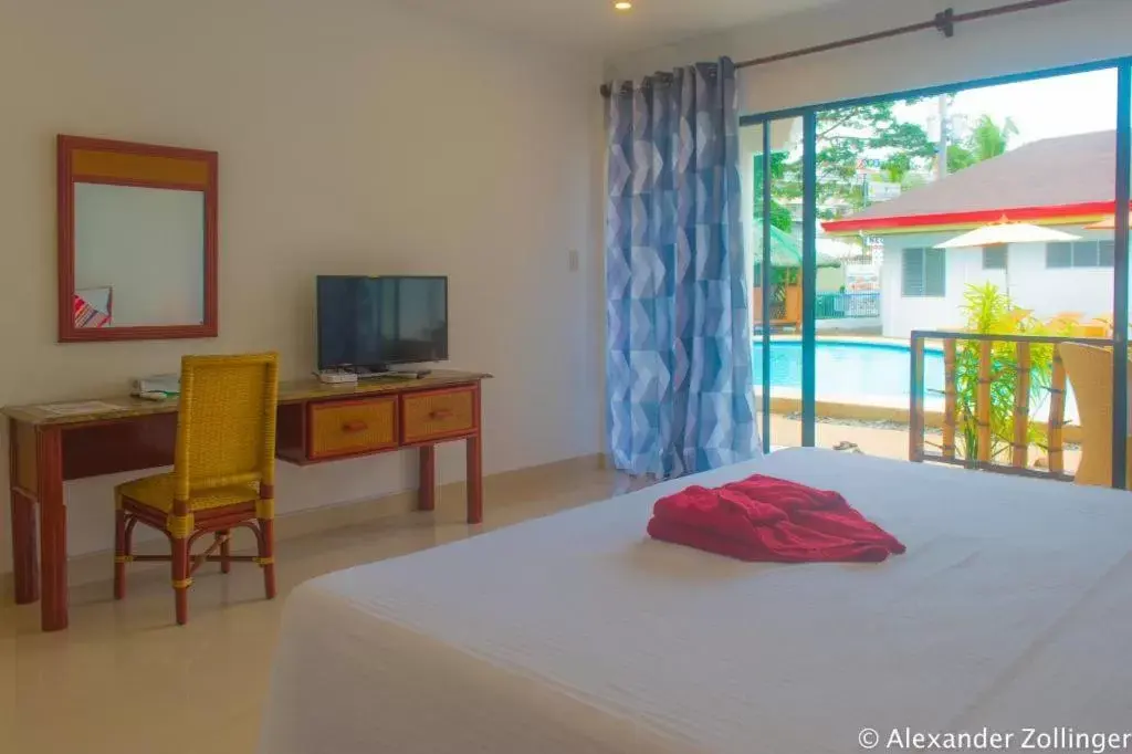 Bed in Alona Vida Beach Hill Resort