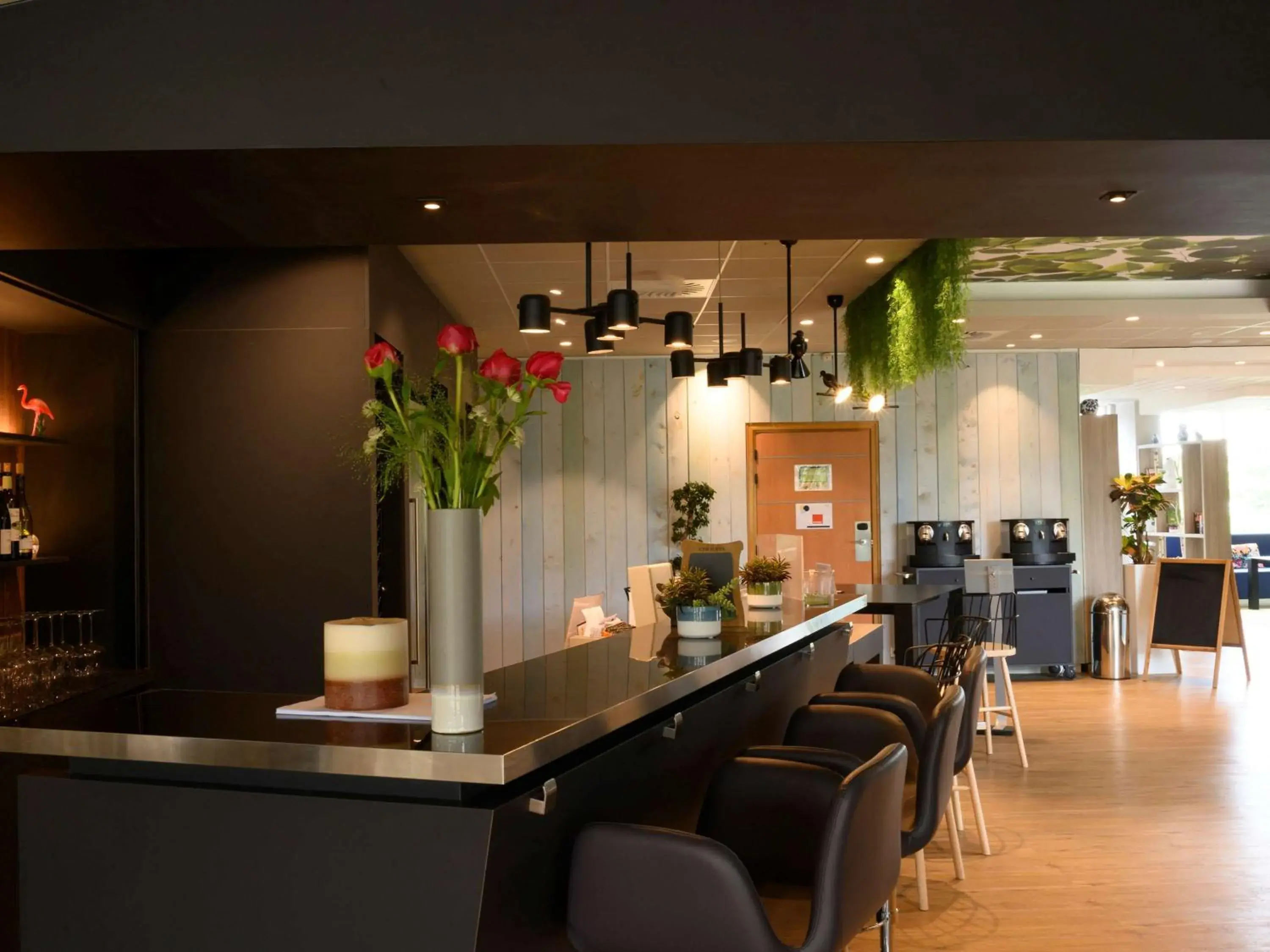 Lounge or bar, Lobby/Reception in Novotel Paris Créteil Le Lac