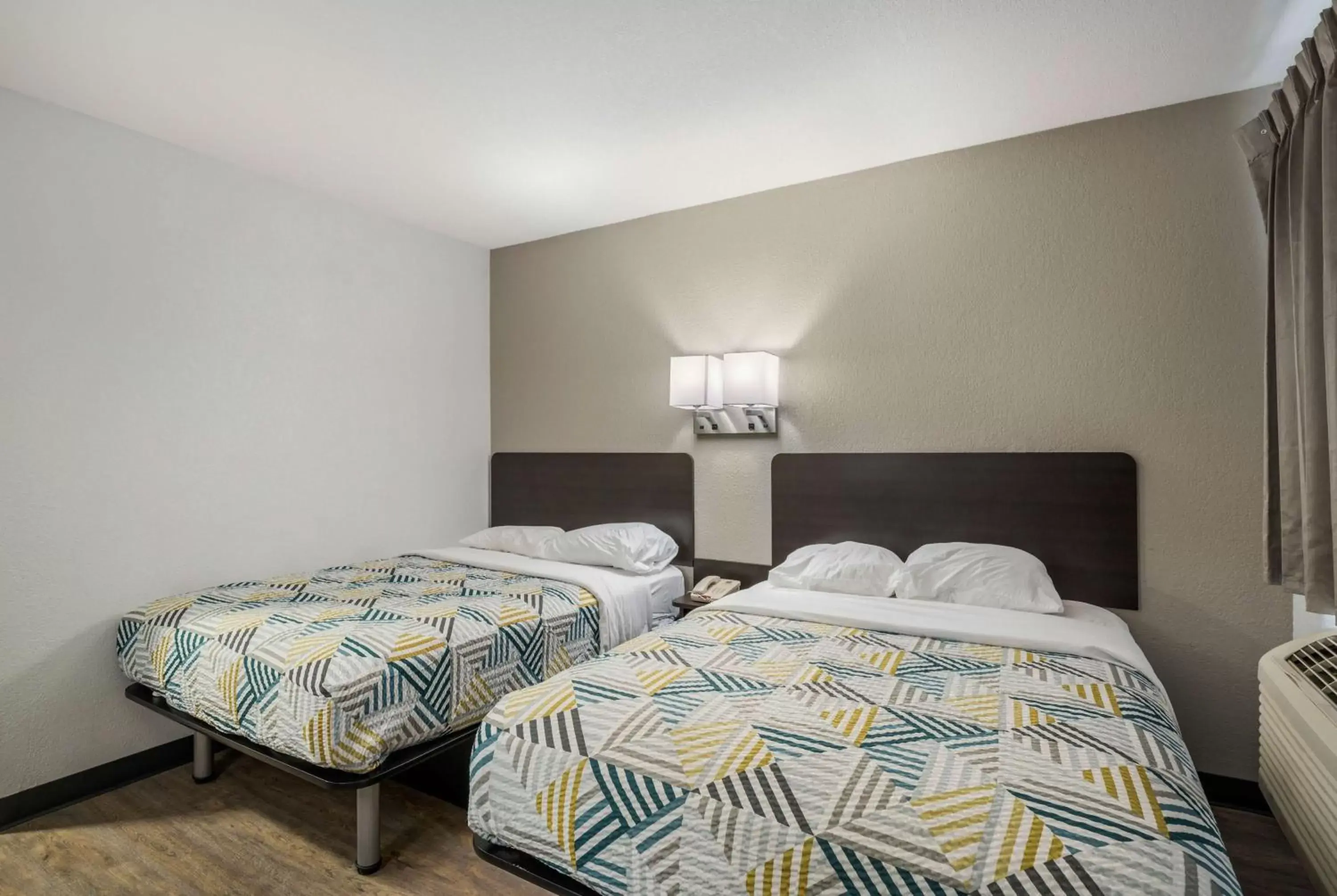 Photo of the whole room, Bed in Motel 6-Sandston, VA - Richmond, Va