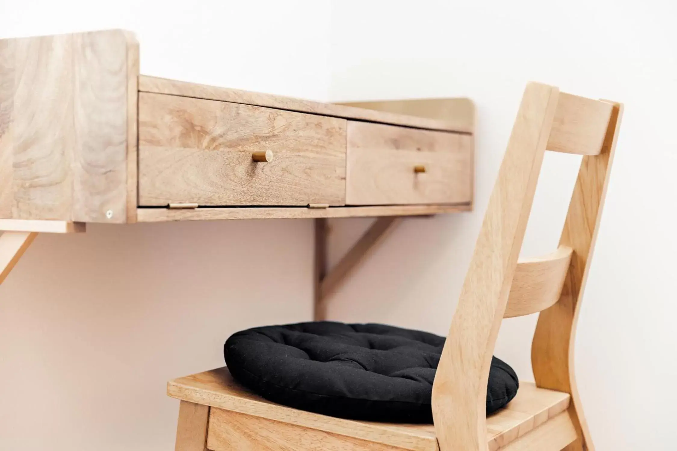 Seating area, Bunk Bed in Cambridge House Hotel