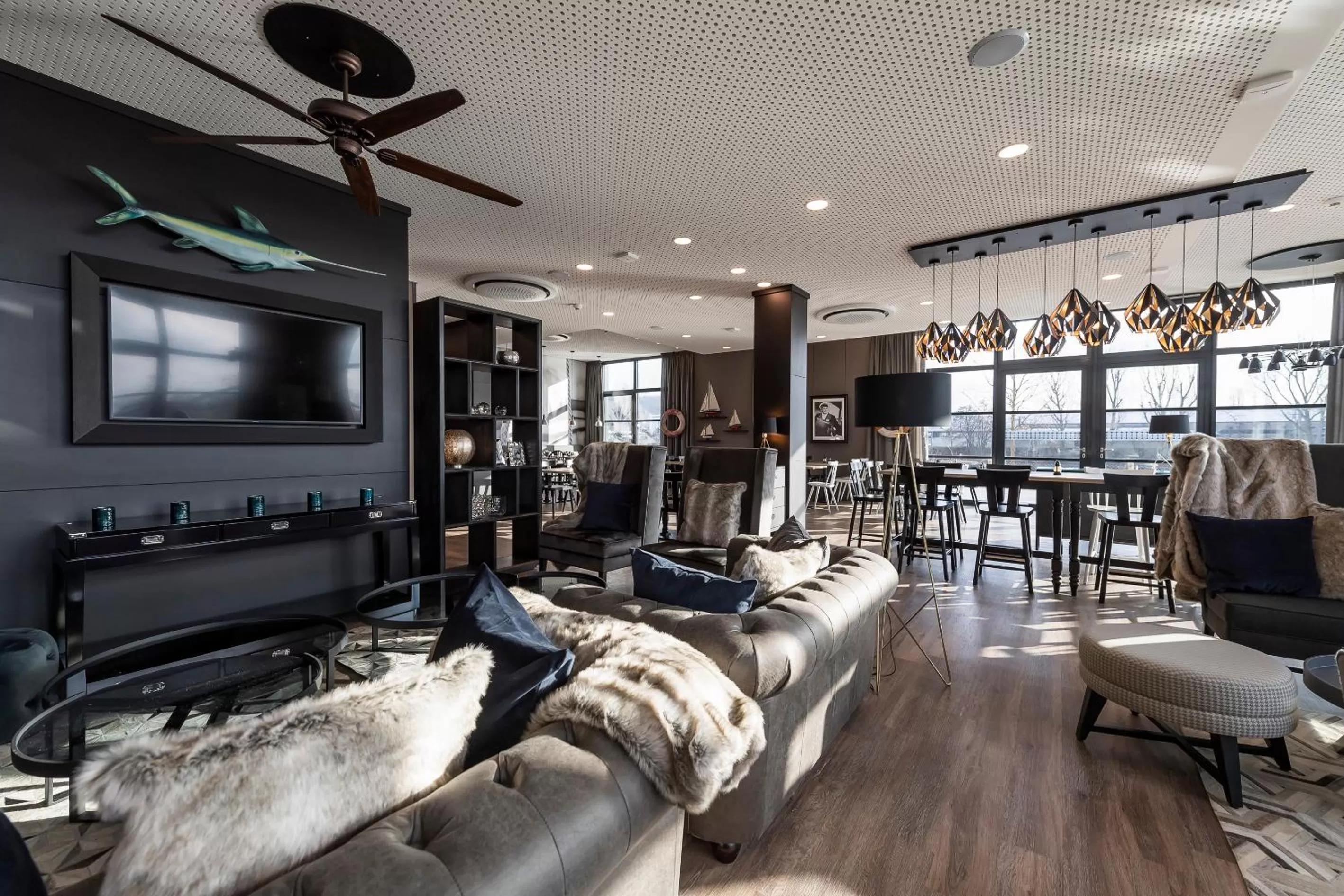 Lounge or bar in HARBR. hotel Heilbronn