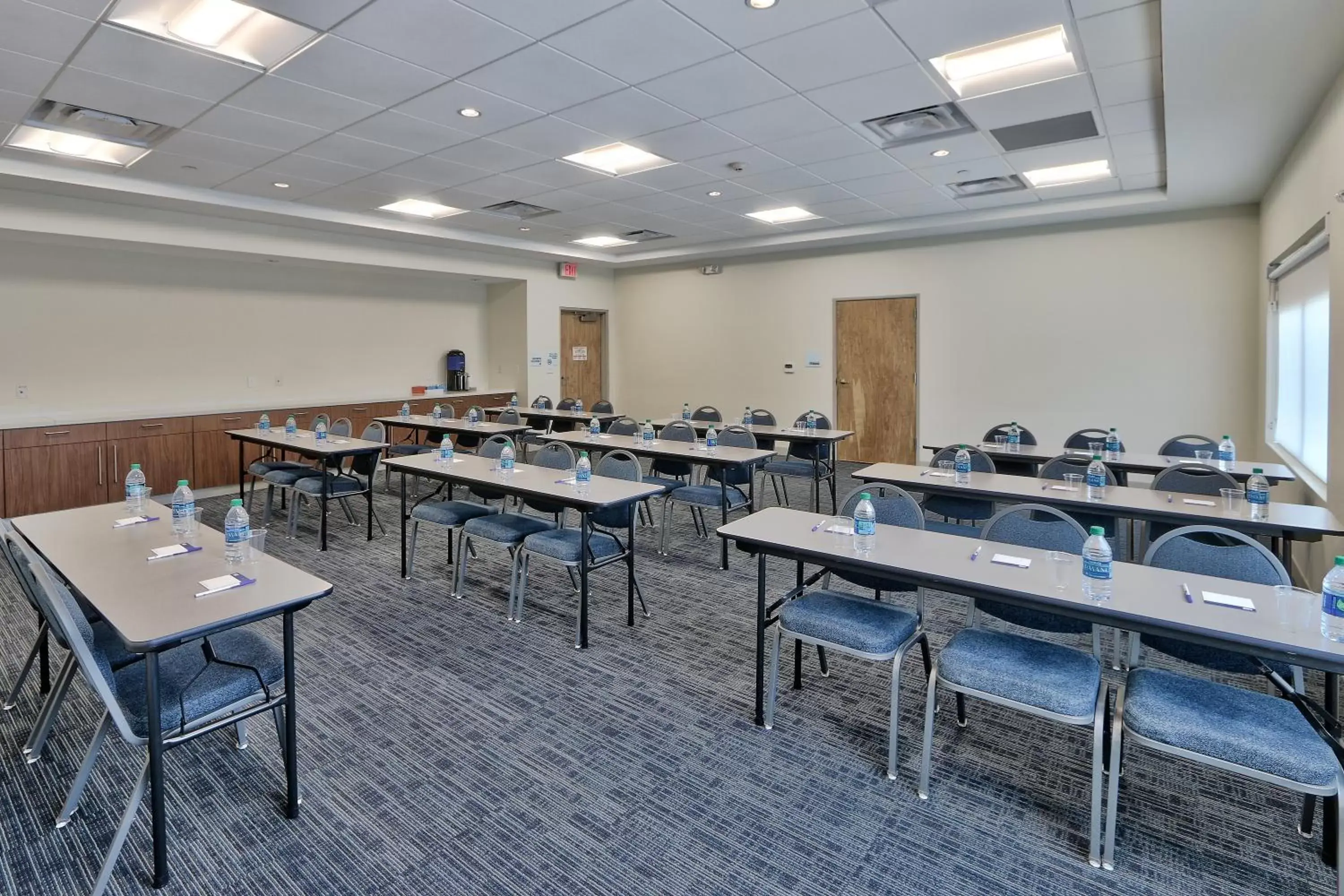 Meeting/conference room in Holiday Inn Express & Suites - Roswell, an IHG Hotel