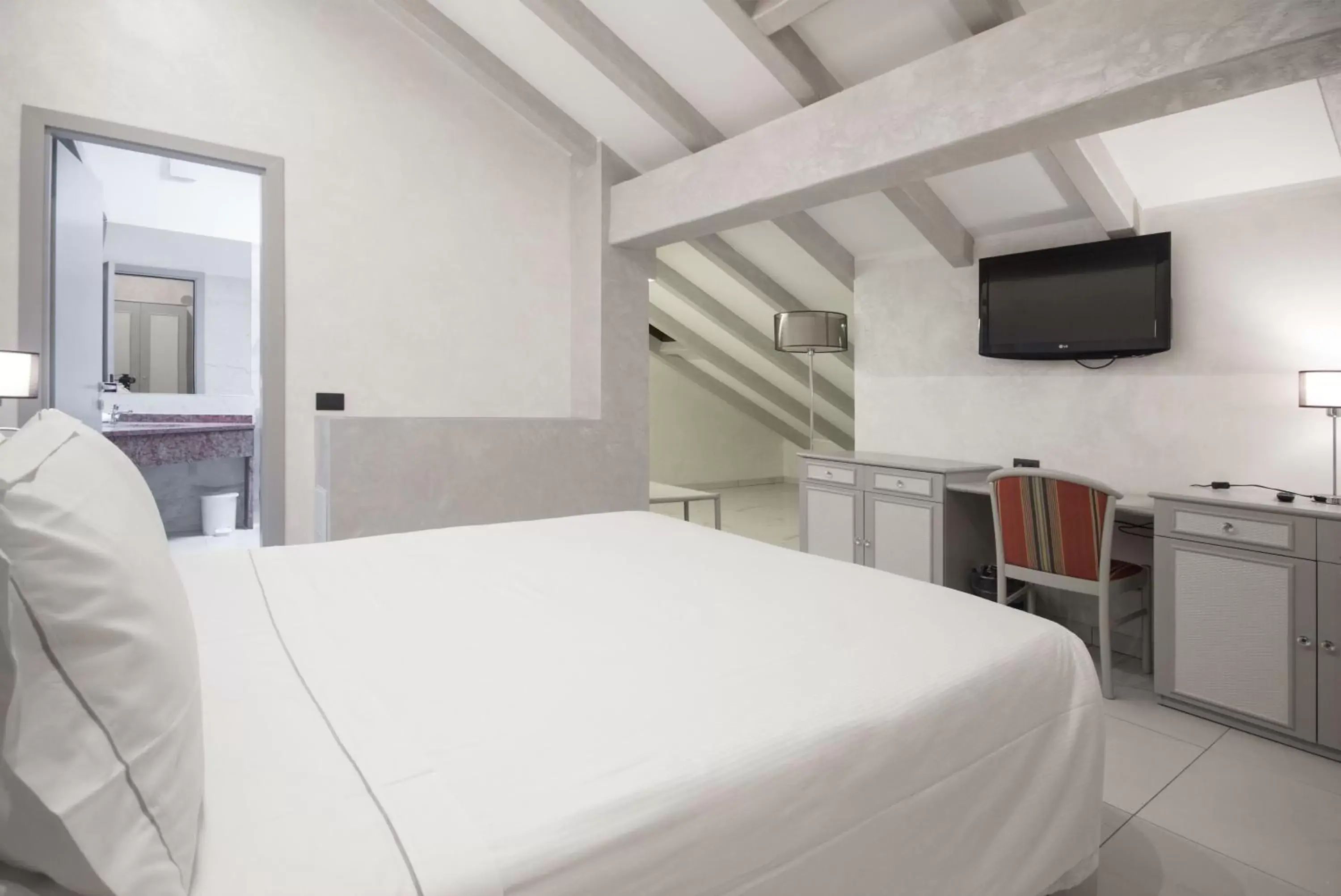 Bed in Best Western Modena District