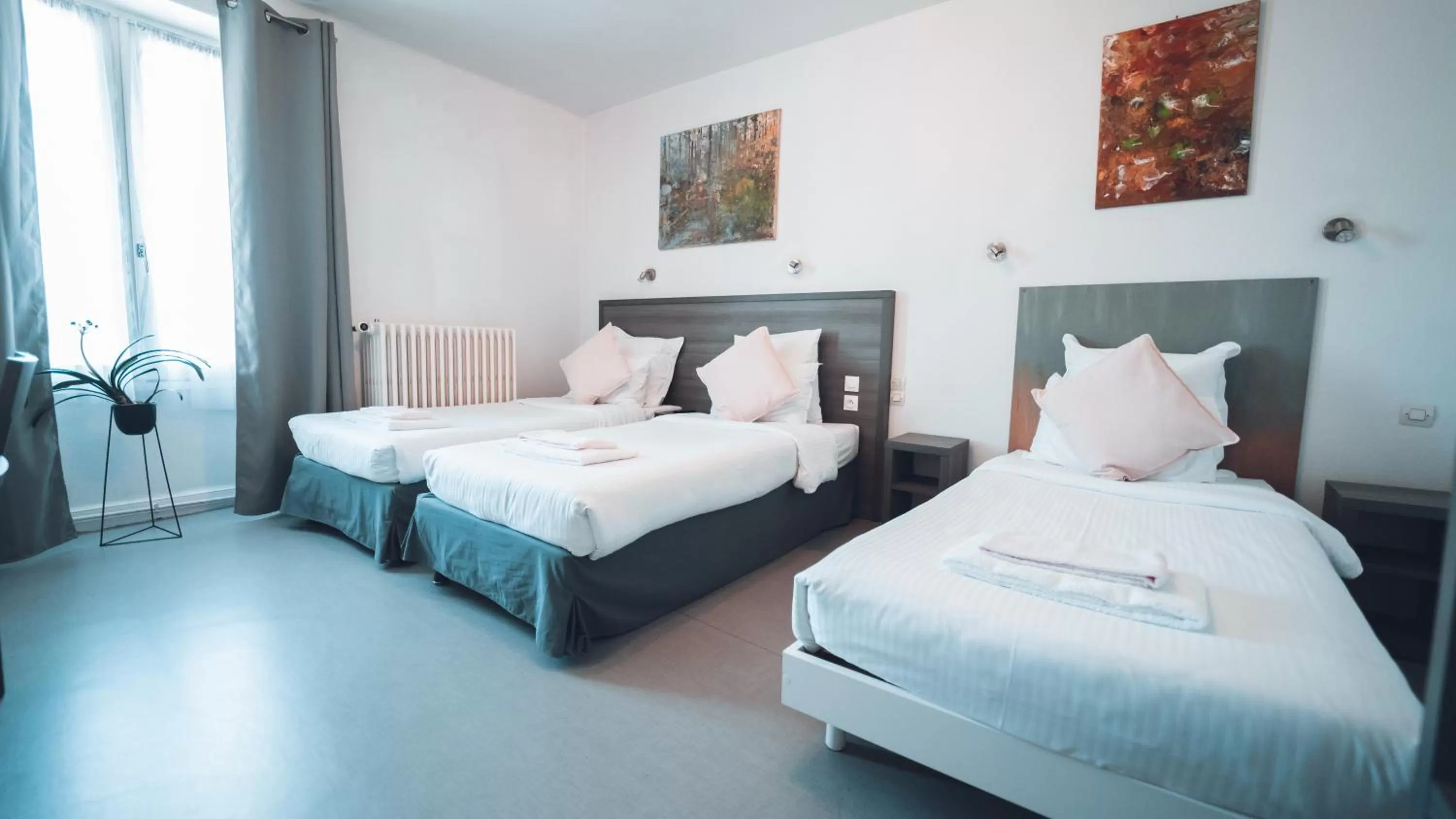 Bed in Logis Hôtel Vuillot