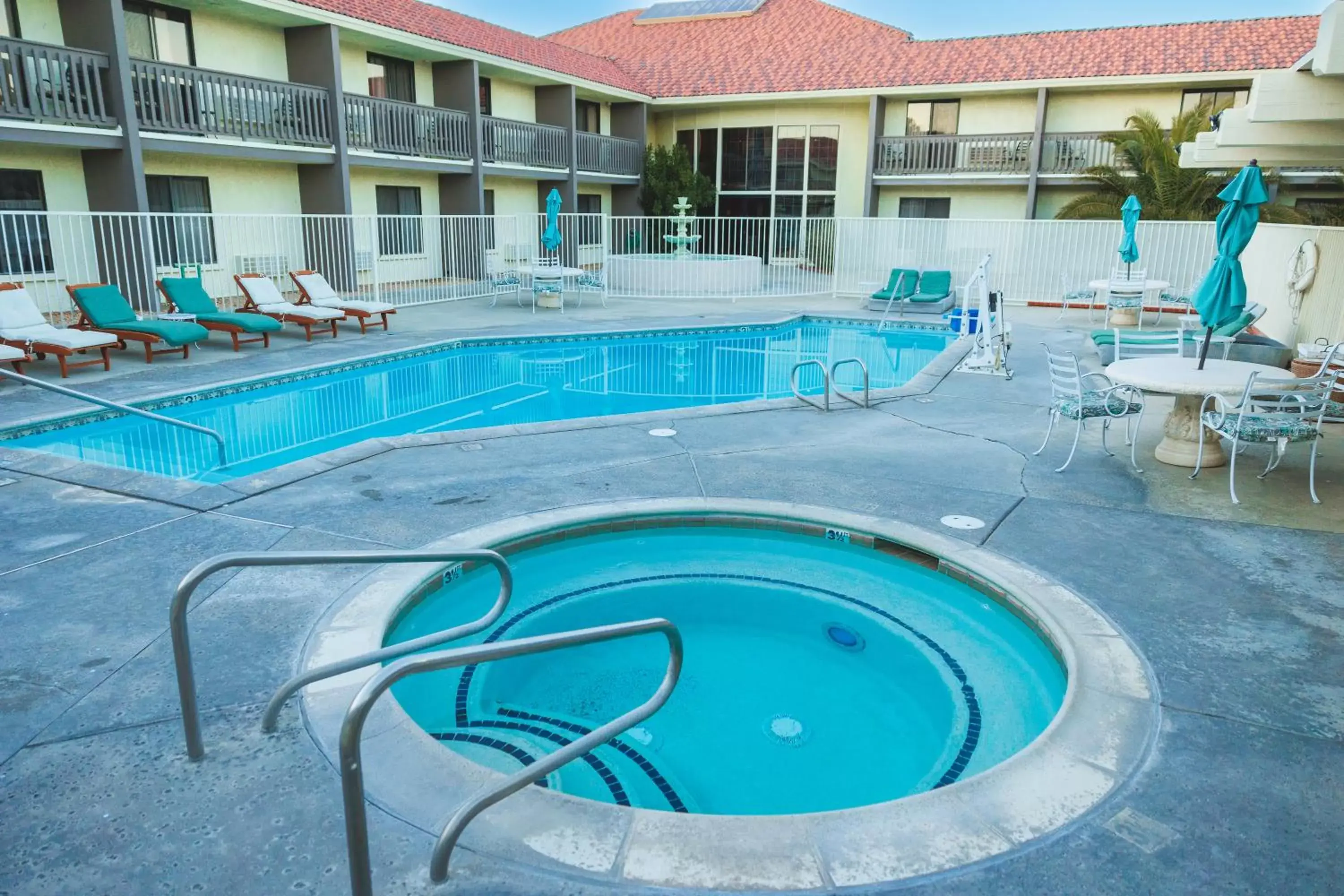 Property building, Swimming Pool in Heritage Inn & Suites Ridgecrest - China Lake