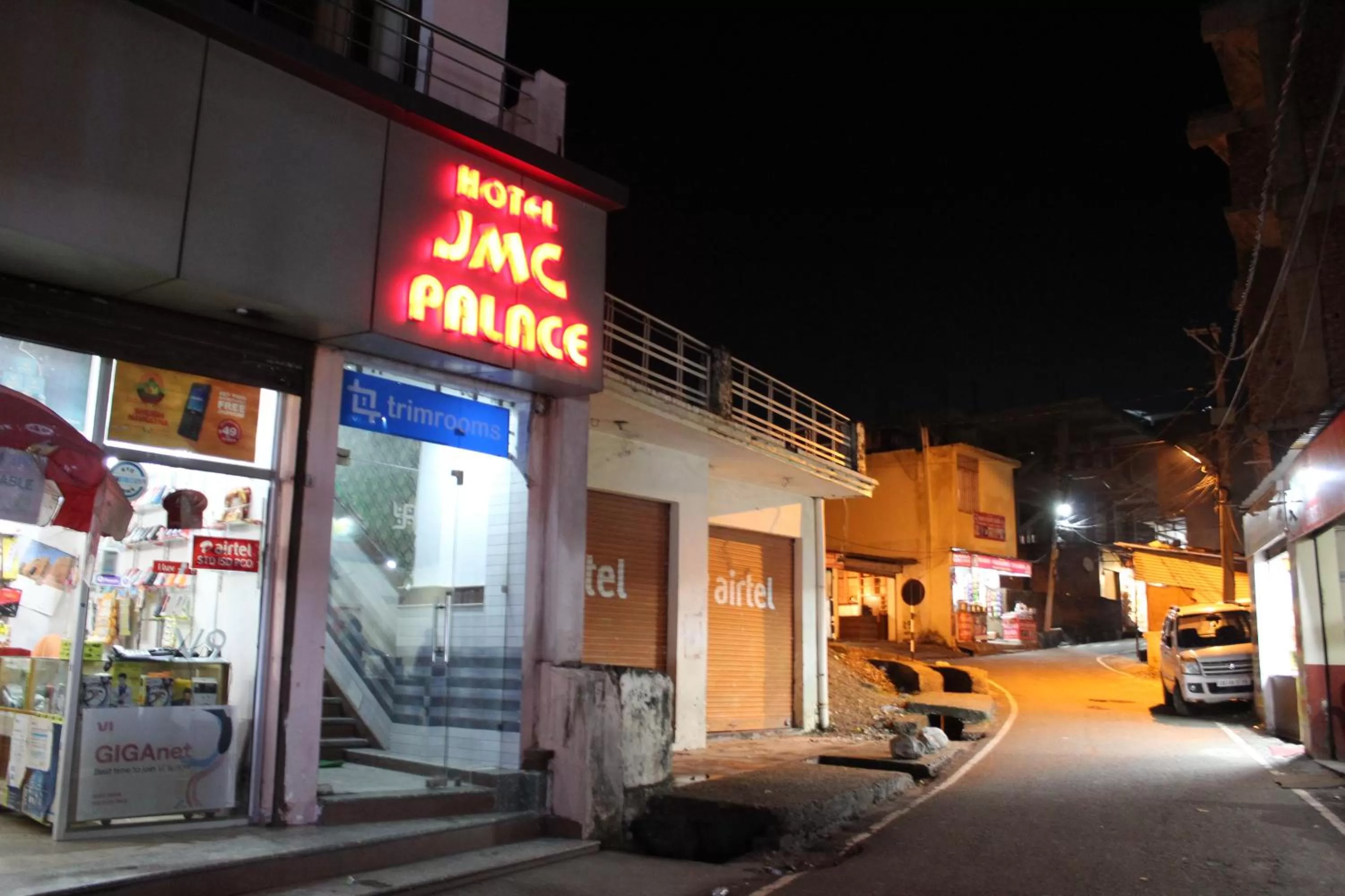 Facade/entrance in Trimrooms JMC Katra