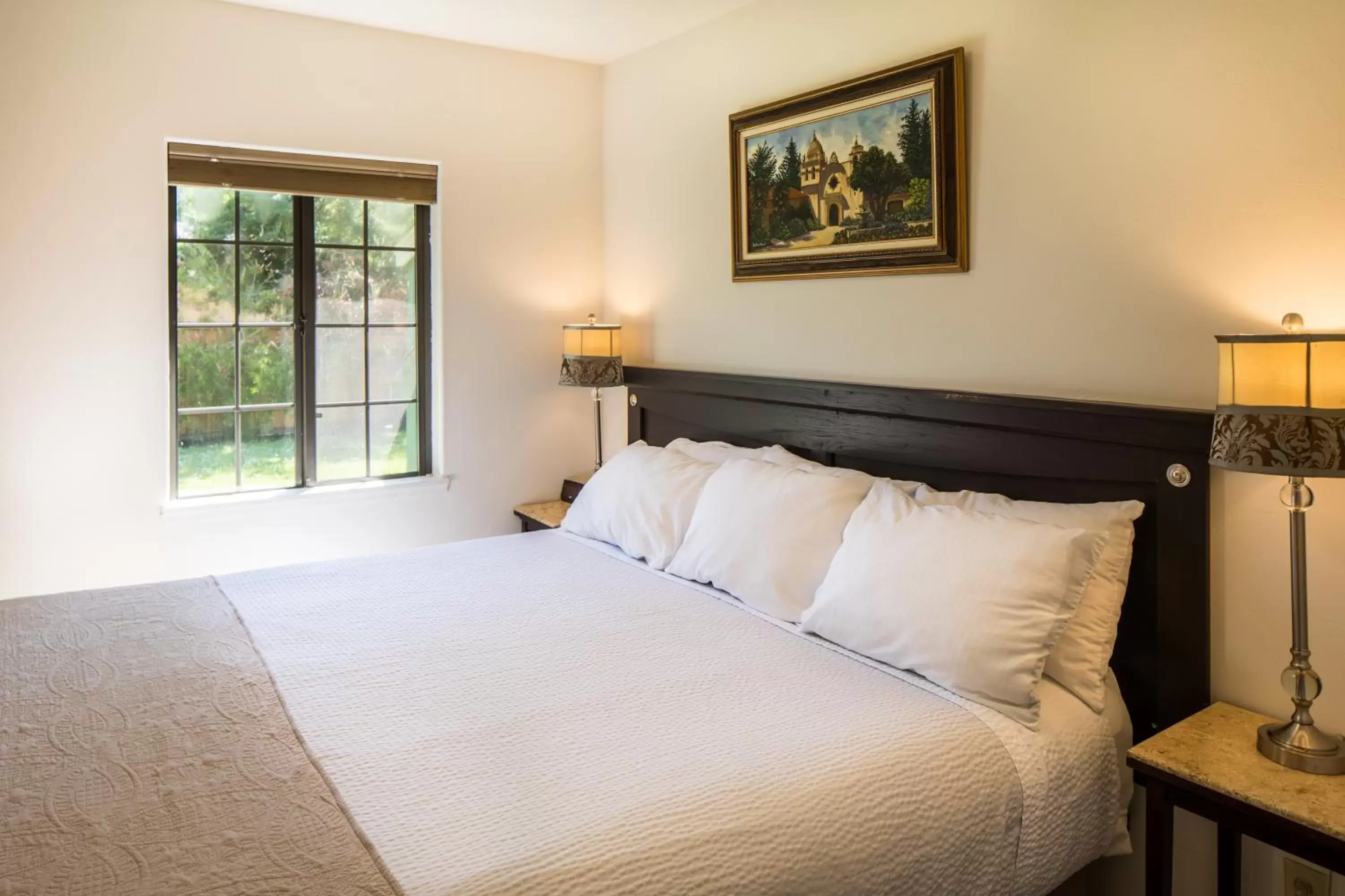 Bedroom, Bed in Andril Fireplace Cottages