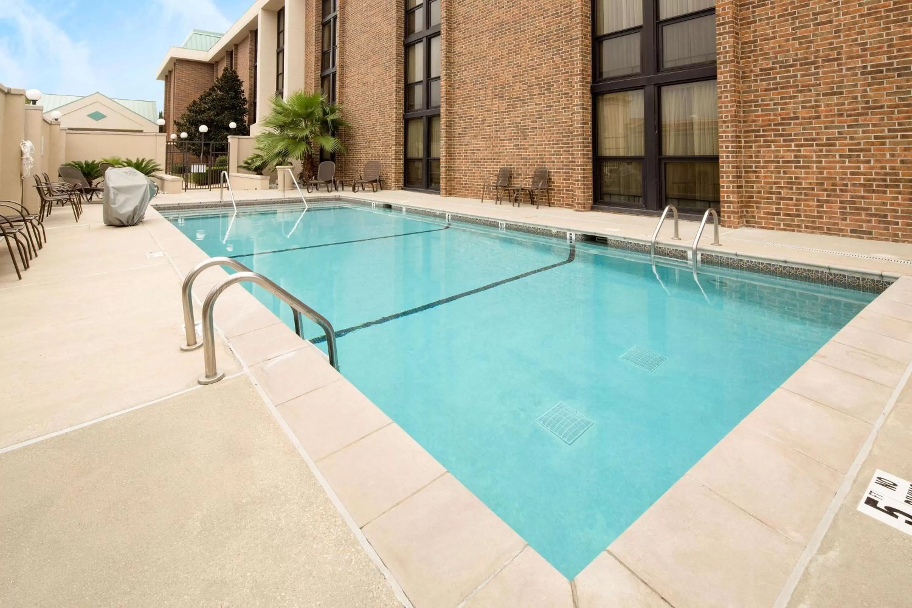 Activities, Swimming Pool in Drury Inn - Mobile