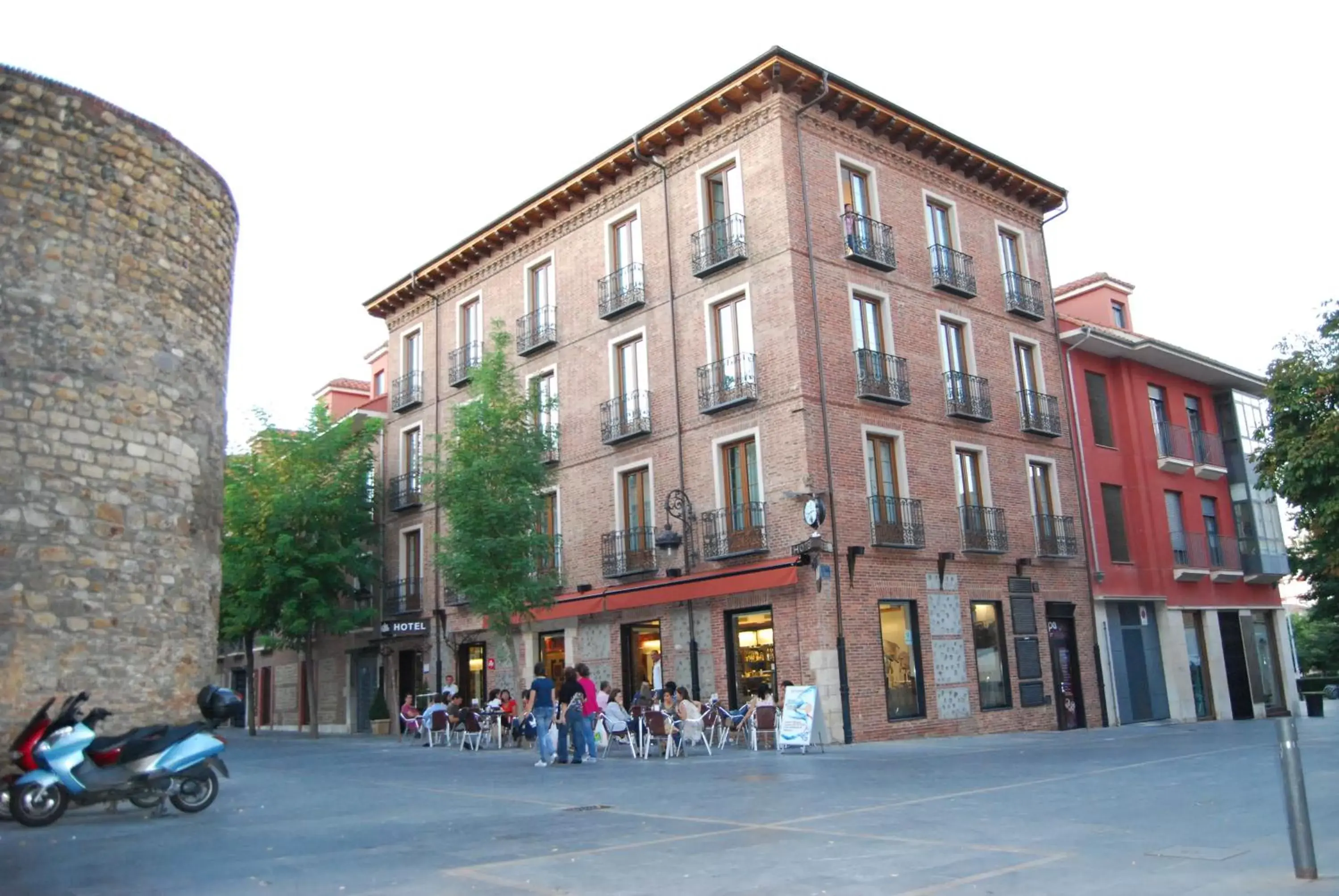 Facade/entrance in Hotel Spa QH Centro León