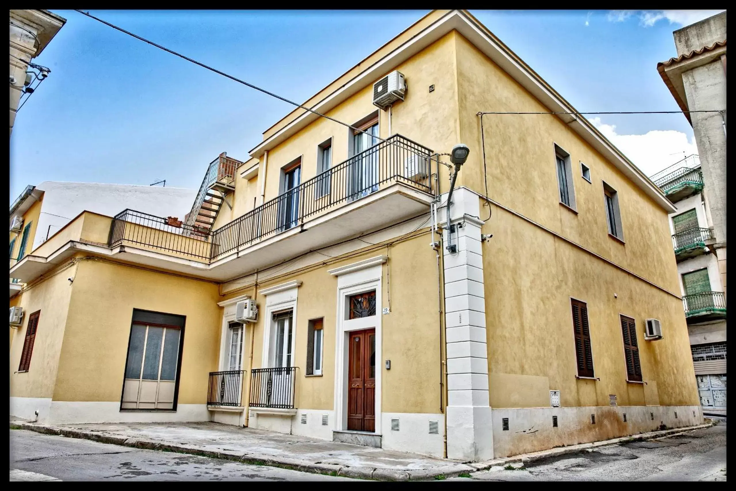 Property Building in Zanzi 's Charming Rooms