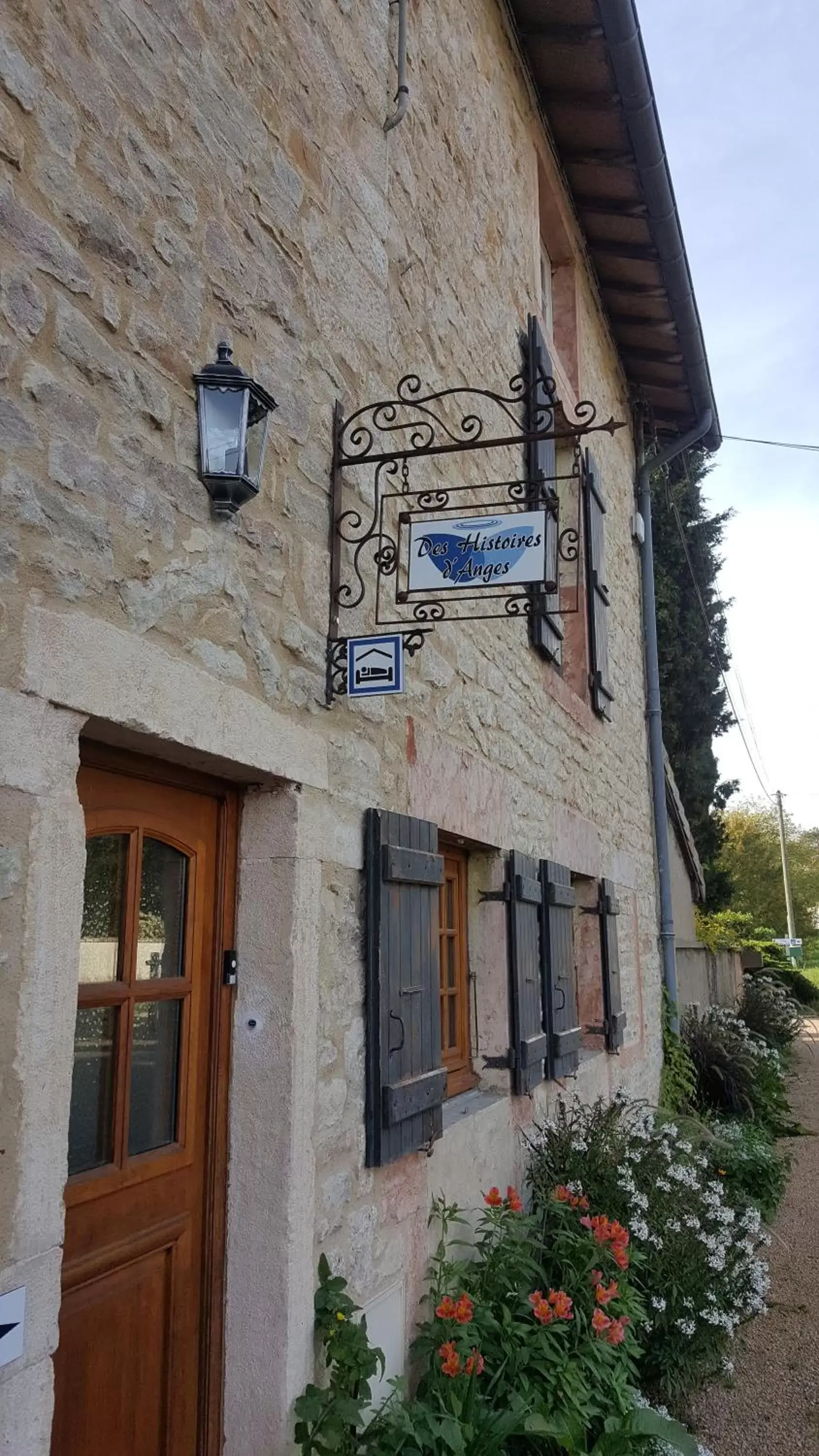 Property logo or sign, Property Building in B&B Des Histoires d'Anges - Côté Jardin