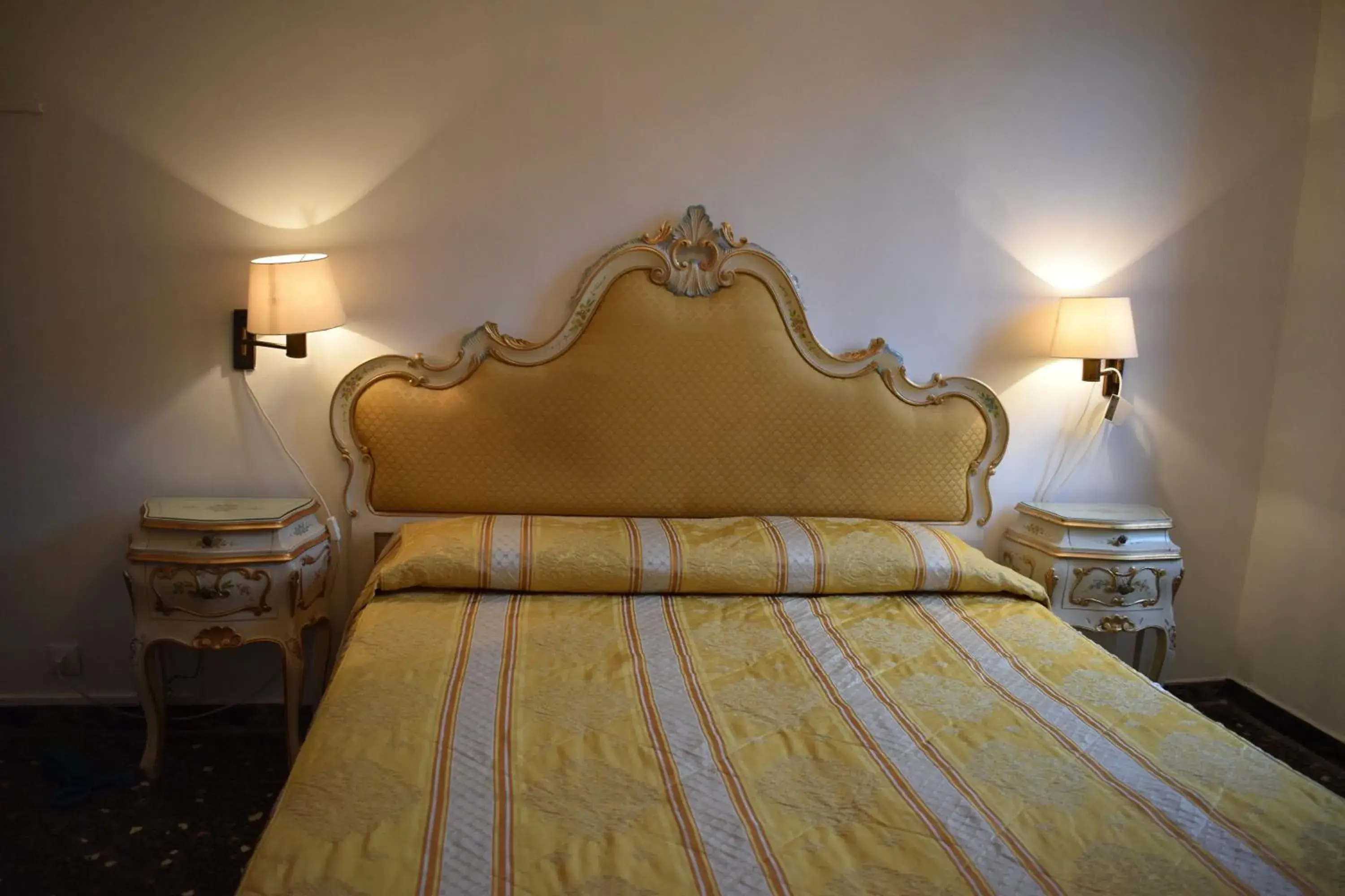 Bed in Albergo Basilea