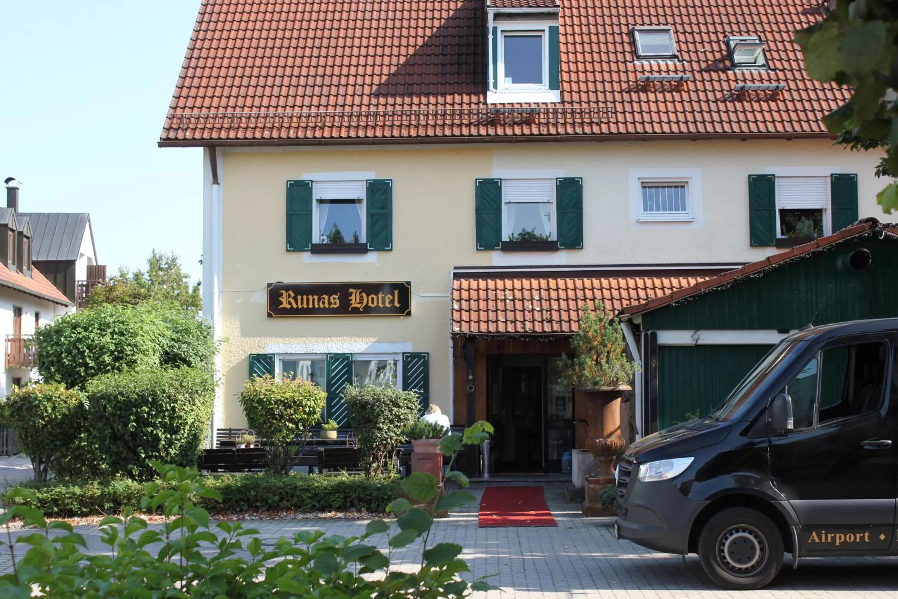 Lobby or reception in Runas Air Muc Park Sleep & Fly