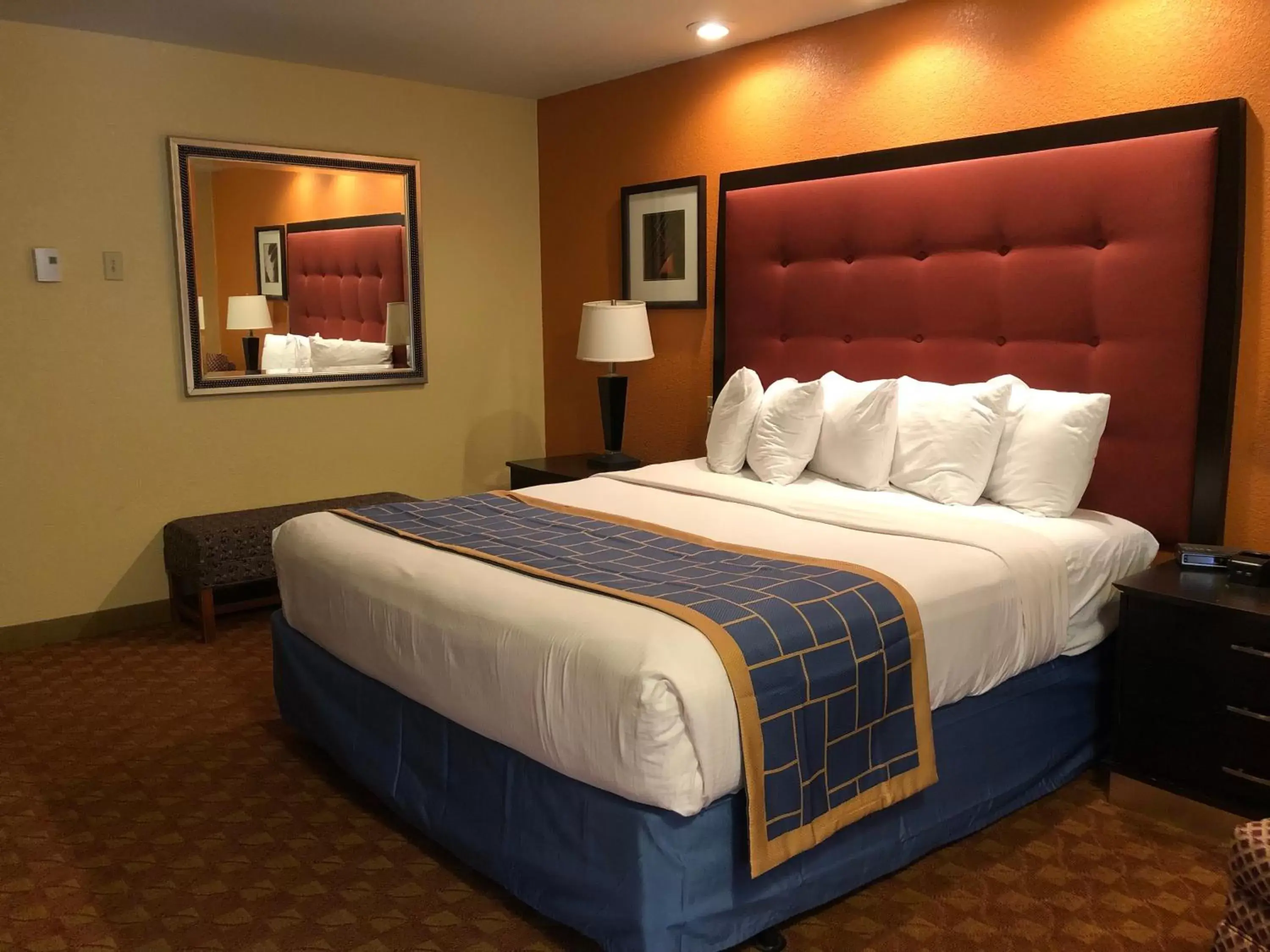 Bed in Days Inn & Suites by Wyndham Stevens Point