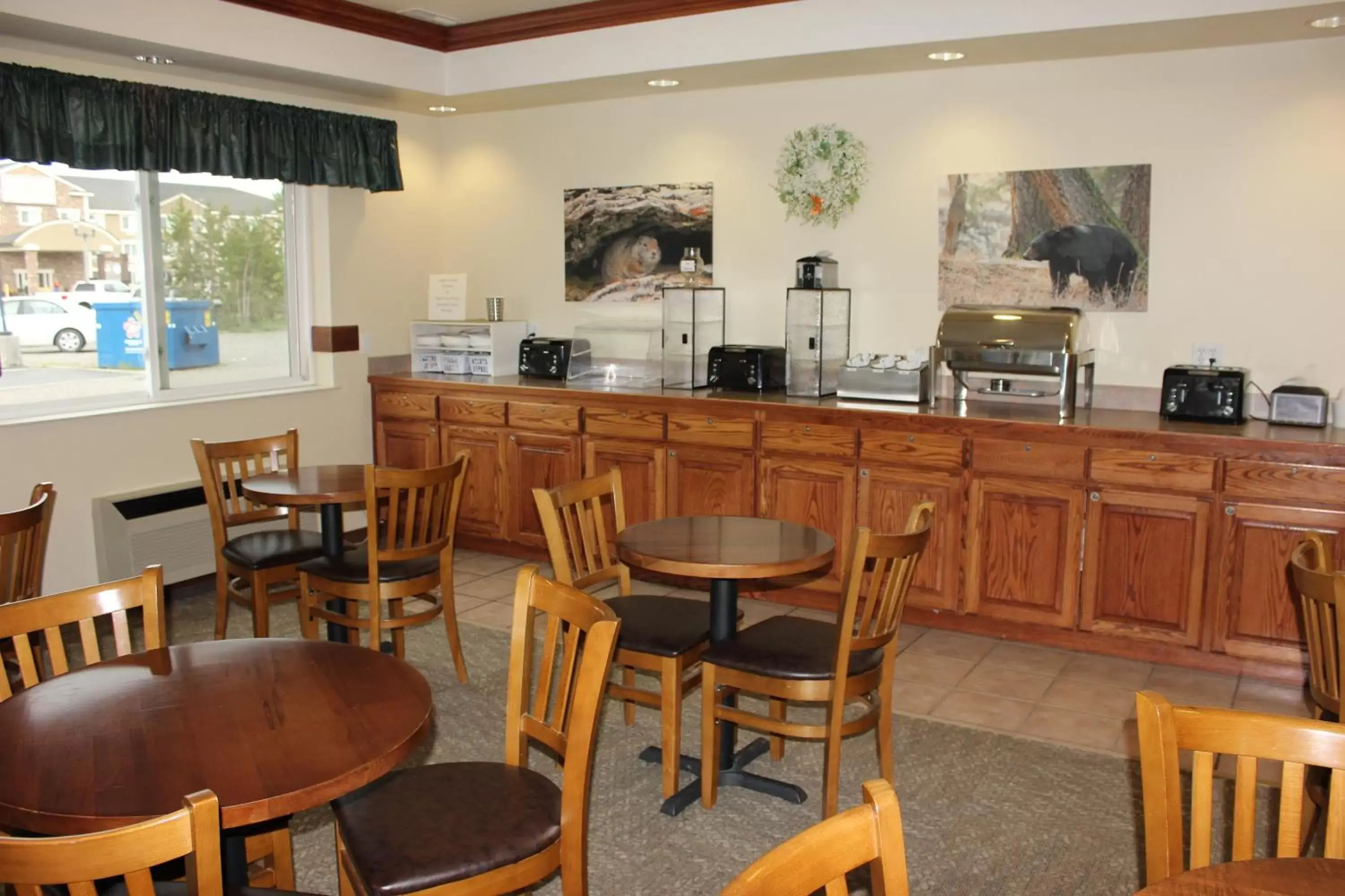 Restaurant/Places to Eat in Yellowstone Lodge