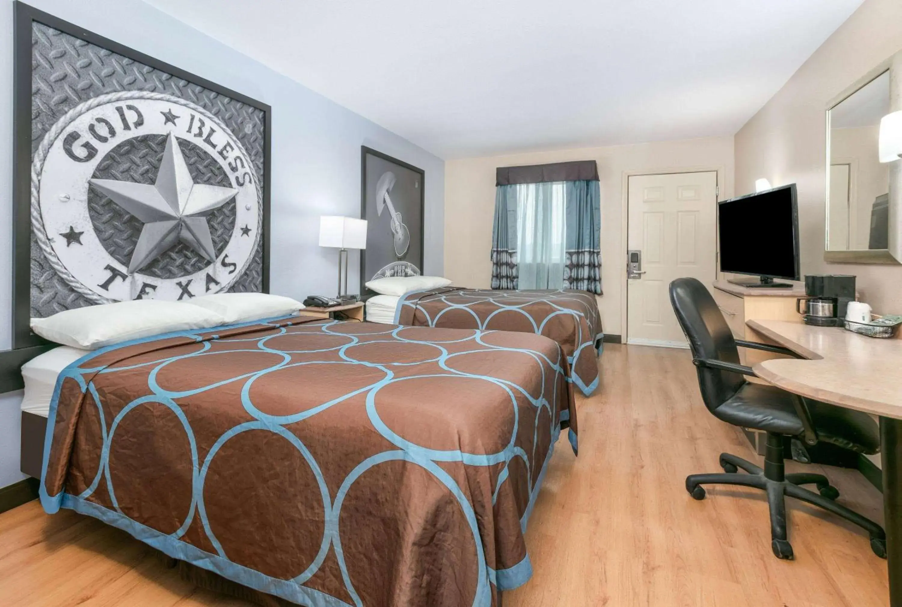 Photo of the whole room, Bed in Super 8 by Wyndham New Braunfels I-35