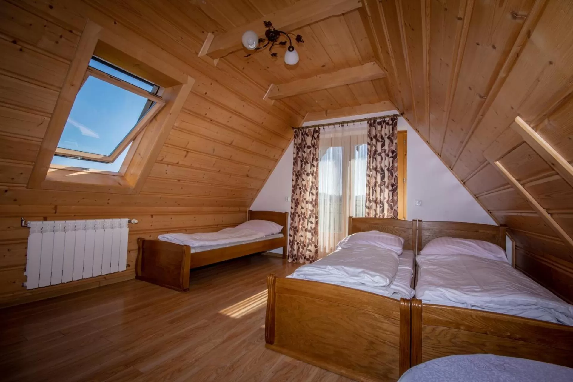 Photo of the whole room, Bed in Podhalanski Dworek z Jacuzzi