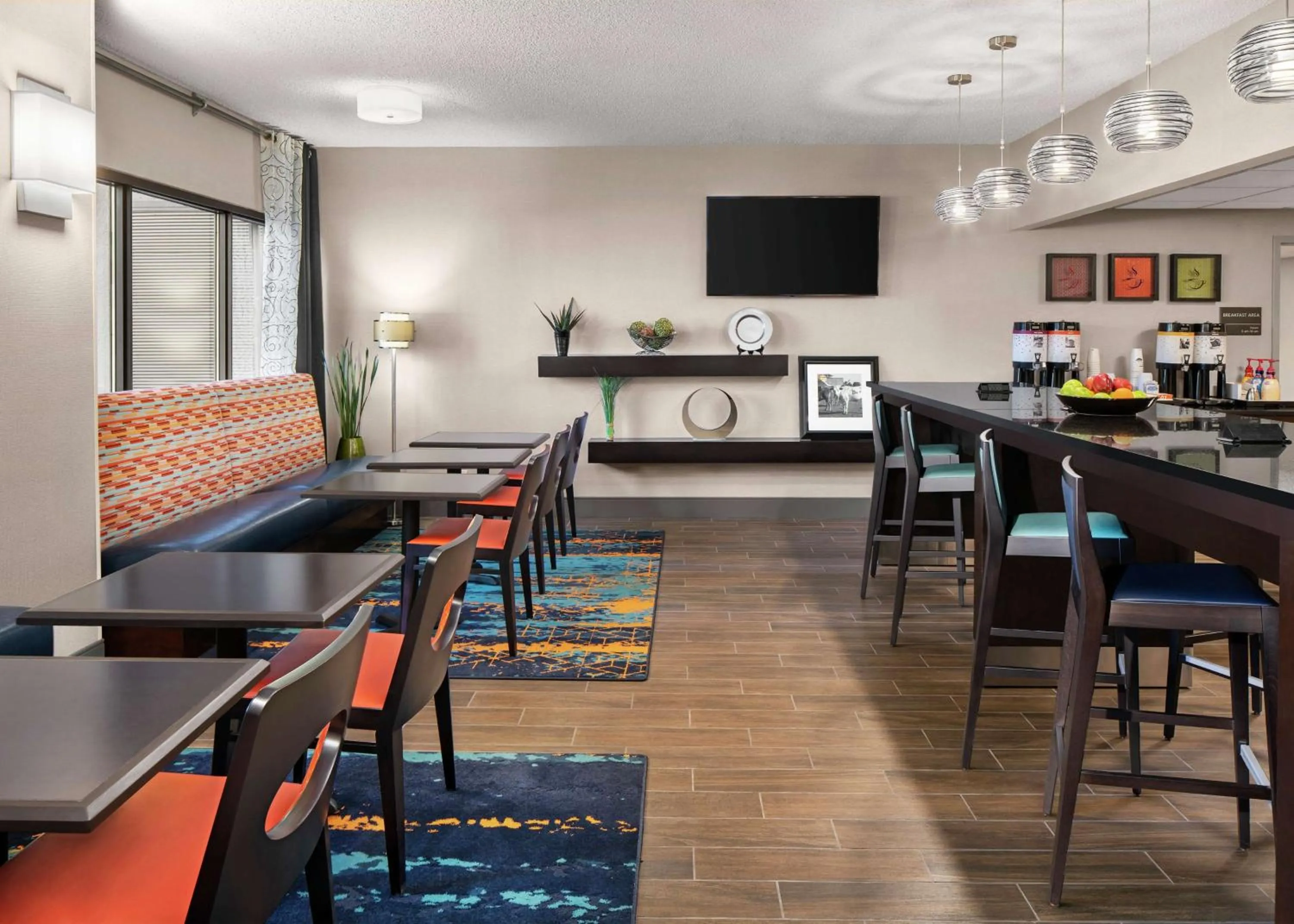 Dining area in Hampton Inn Austin North
