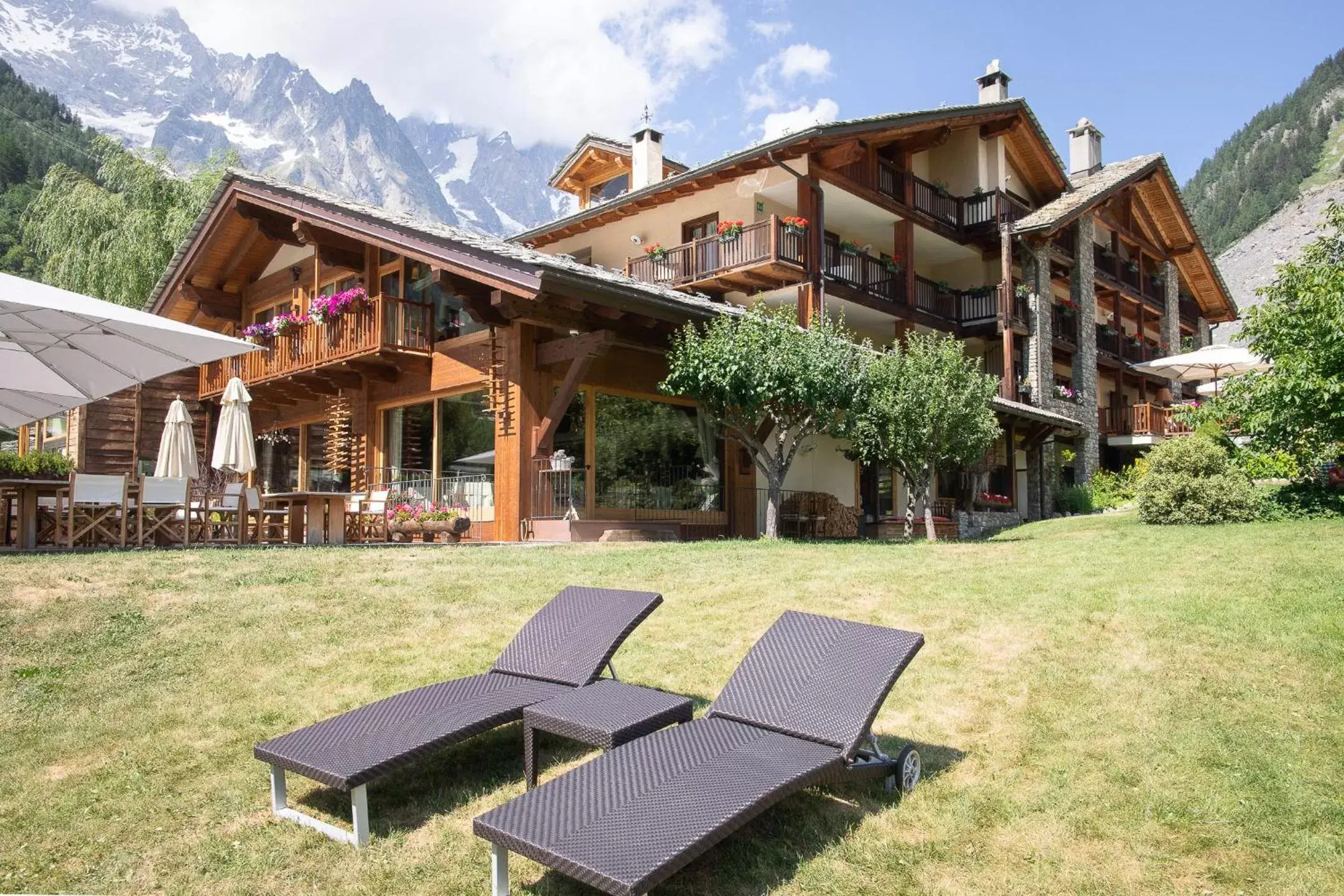 Garden, Property Building in Auberge de La Maison