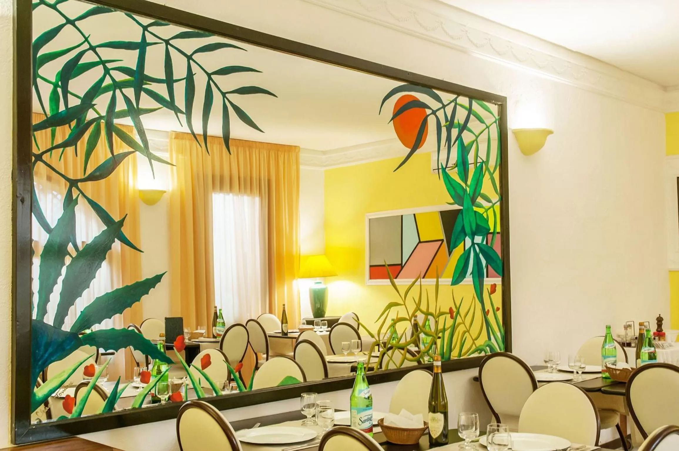 Restaurant/places to eat in Hotel Annabelle