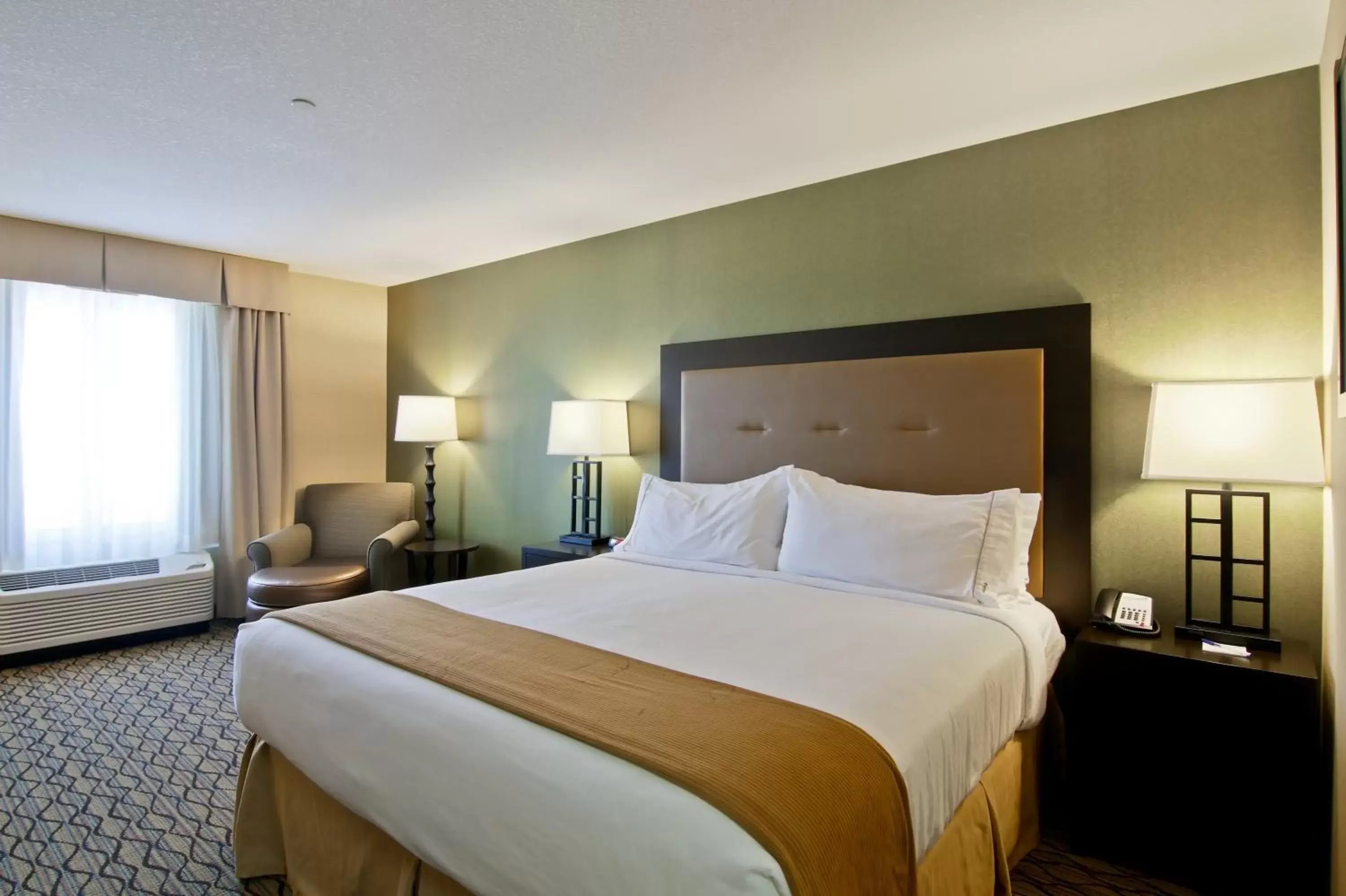 Photo of the whole room, Bed in Holiday Inn Express Fort Saskatchewan, an IHG Hotel