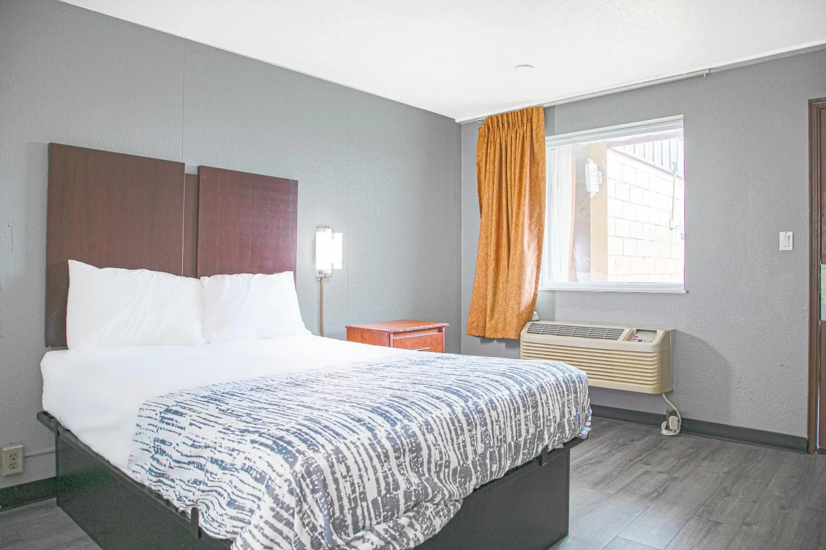 Bedroom, Bed in Masters Inn Augusta, GA near Riverwalk By OYO