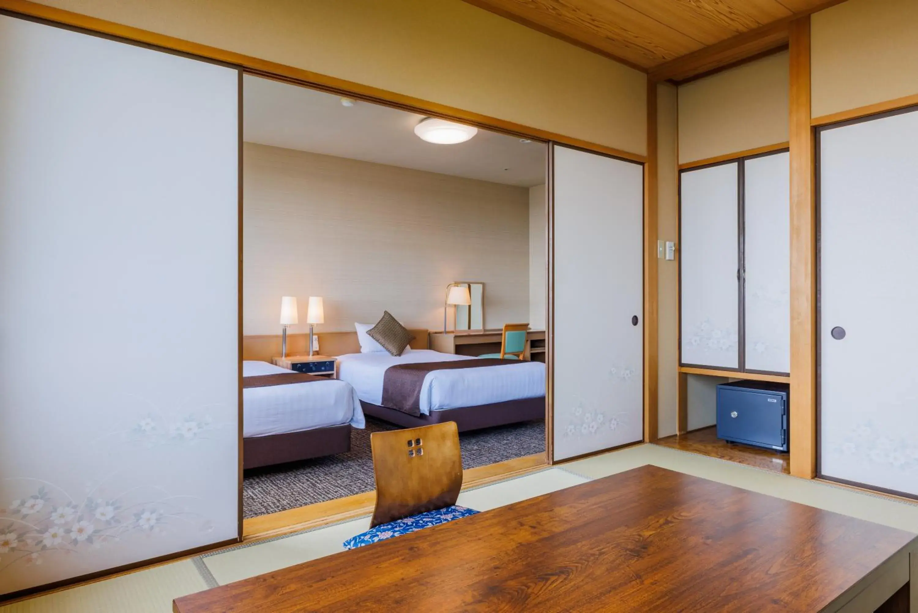 Photo of the whole room, Bed in Kanpo no Yado Yaizu