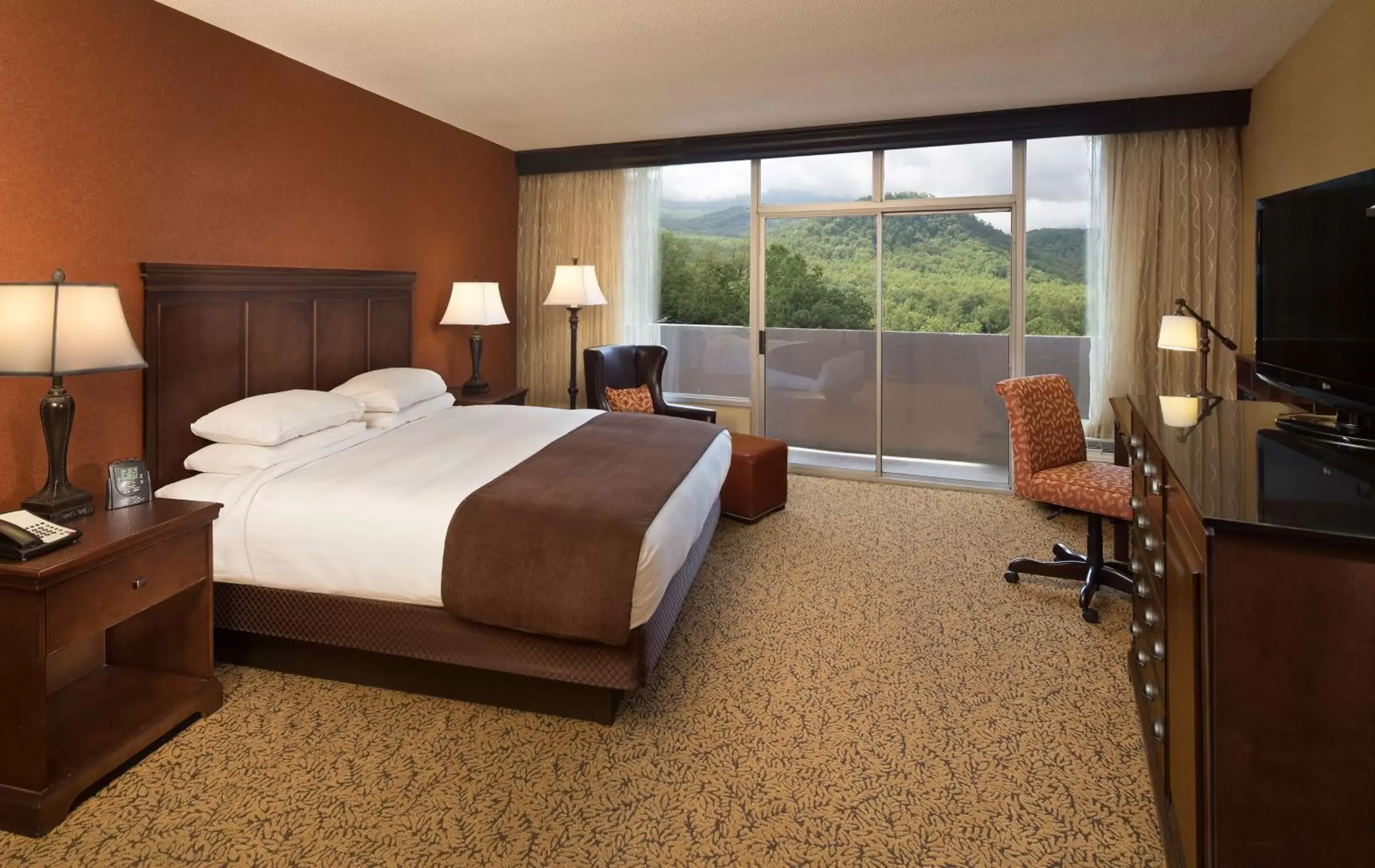 Bed in The Park Vista - A DoubleTree by Hilton Hotel - Gatlinburg