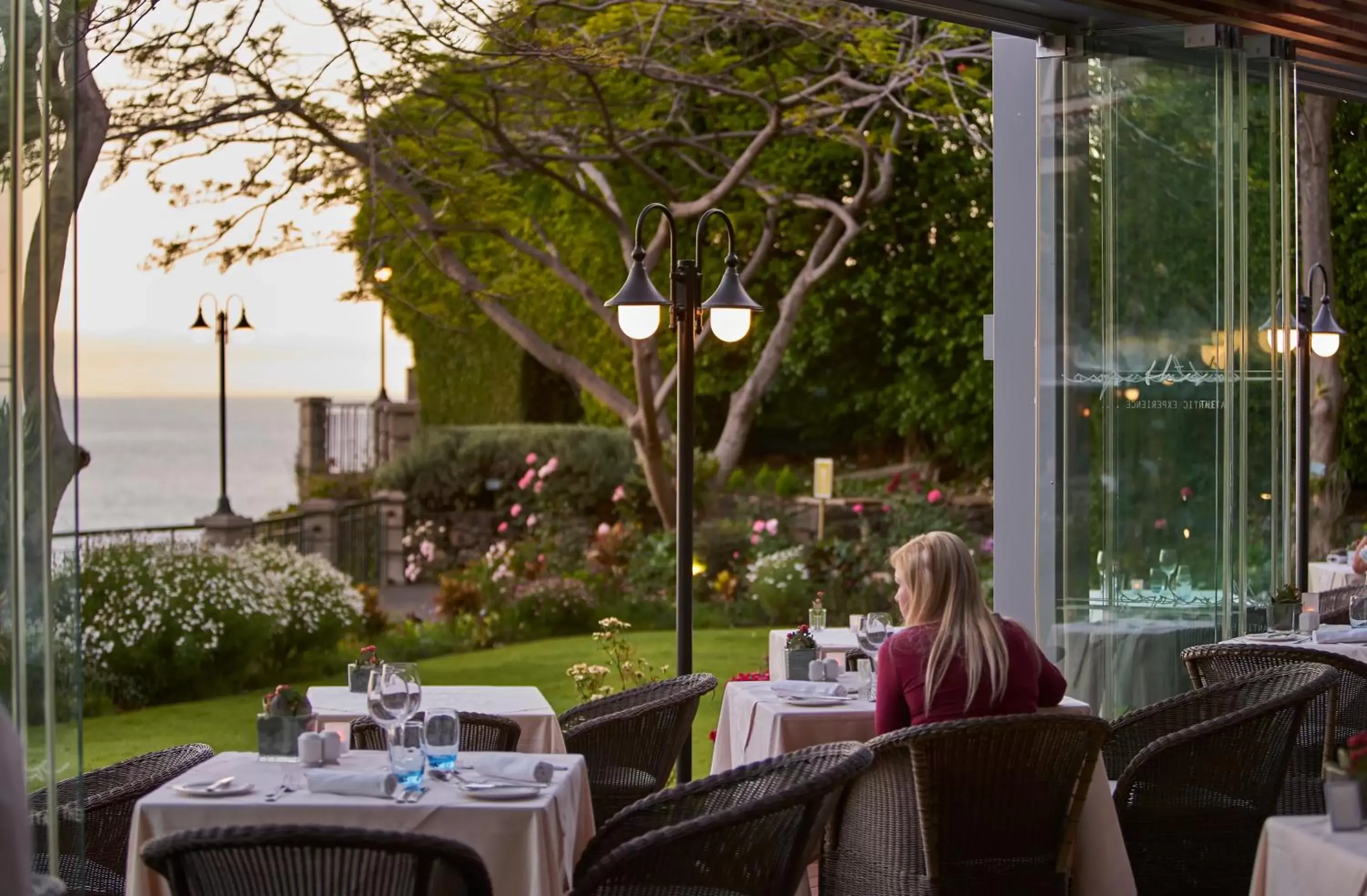 Restaurant/Places to Eat in The Cliff Bay - PortoBay
