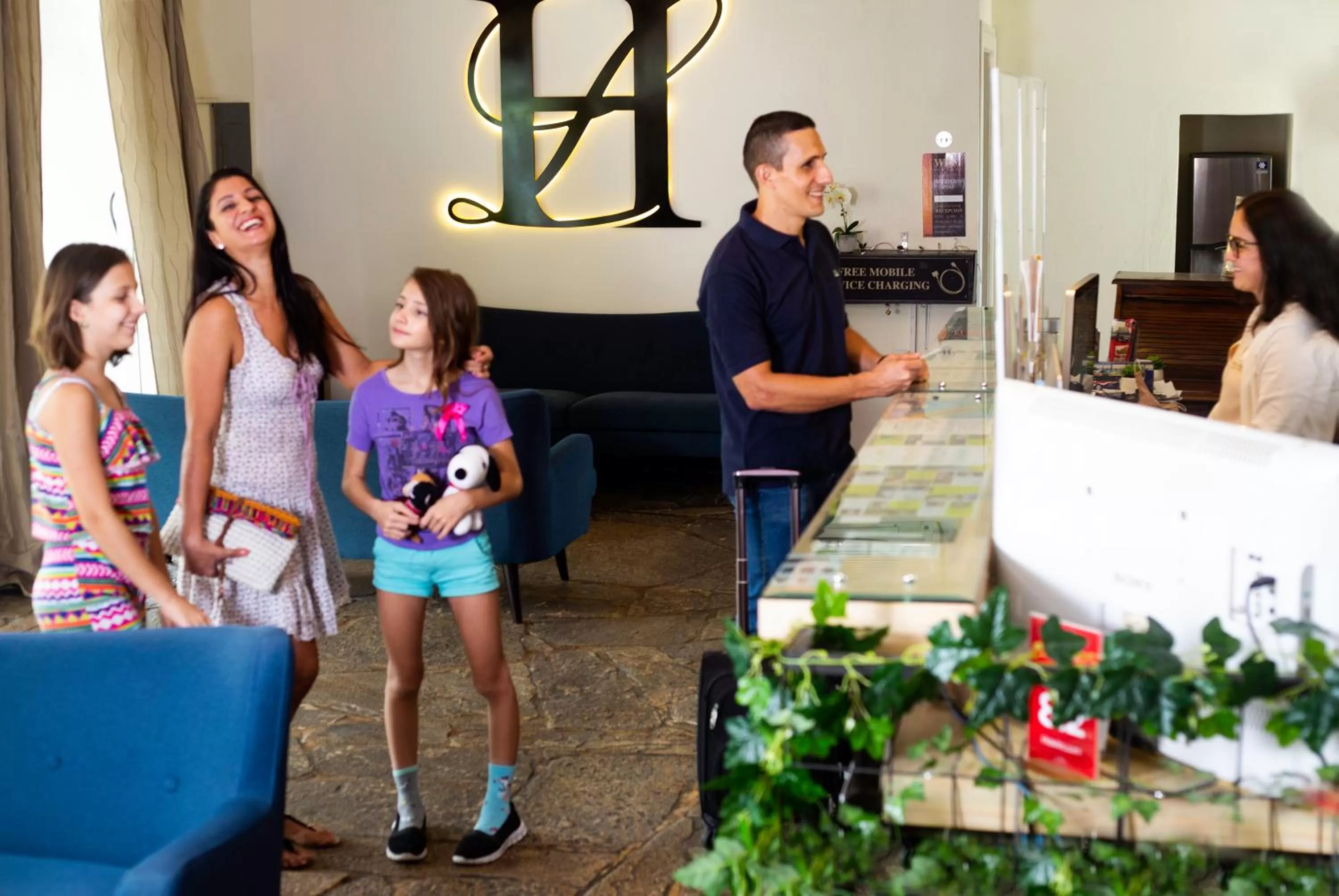 People in Hotel Luisiana