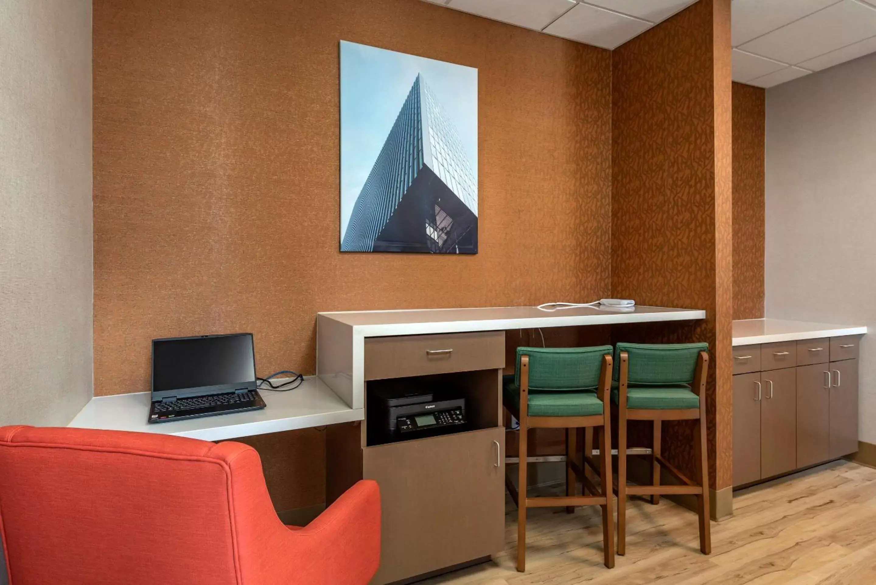 Business facilities, TV/Entertainment Center in MainStay Suites Colorado Springs East - Medical Center Area