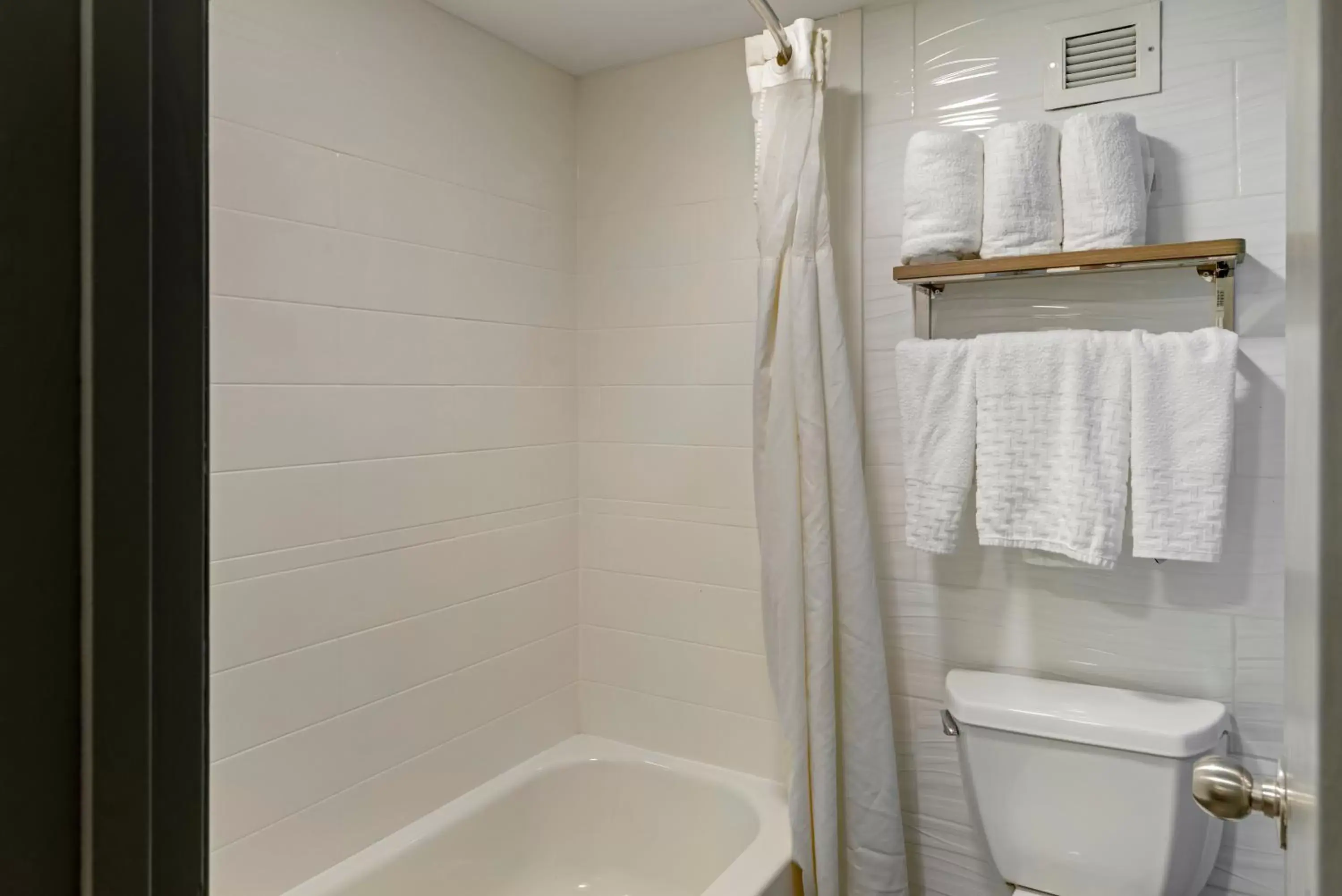 Shower, Bathroom in Best Western PLUS Executive Hotel Richmond