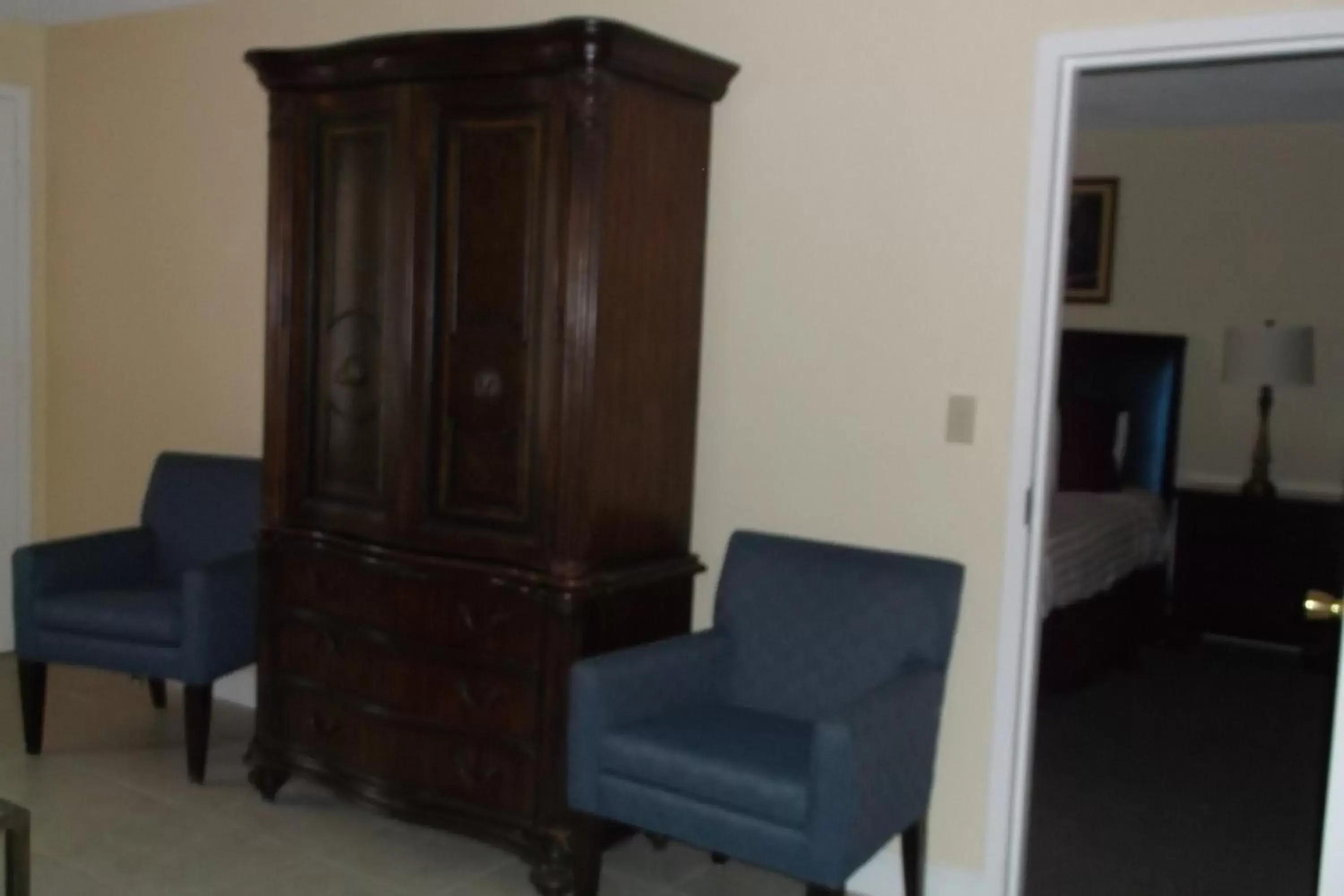 Seating Area in Days Inn & Suites by Wyndham Lake Okeechobee