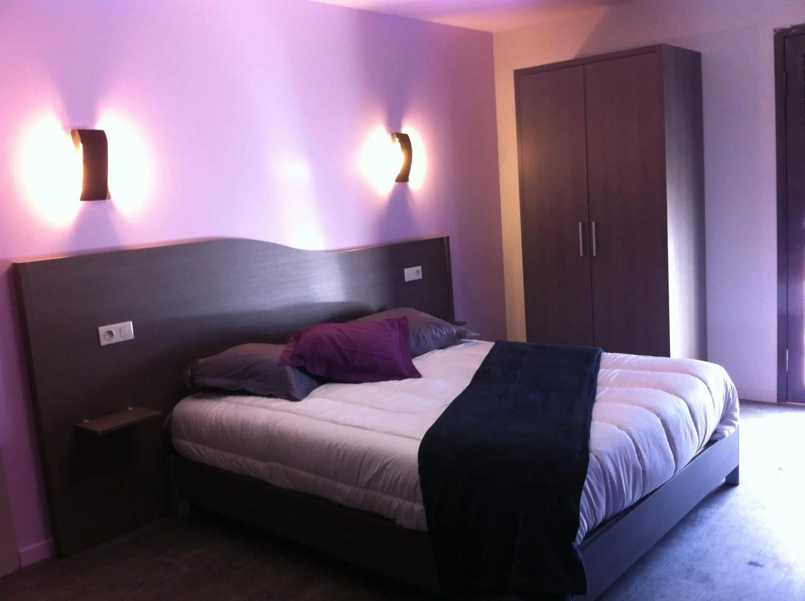 Photo of the whole room, Bed in The Originals City, Hotel des Arts, Montauban (Inter-Hotel)