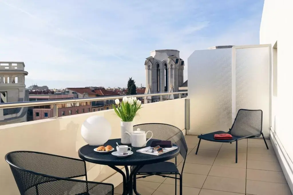 Breakfast, Balcony/Terrace in Mercure Nice Centre Notre Dame