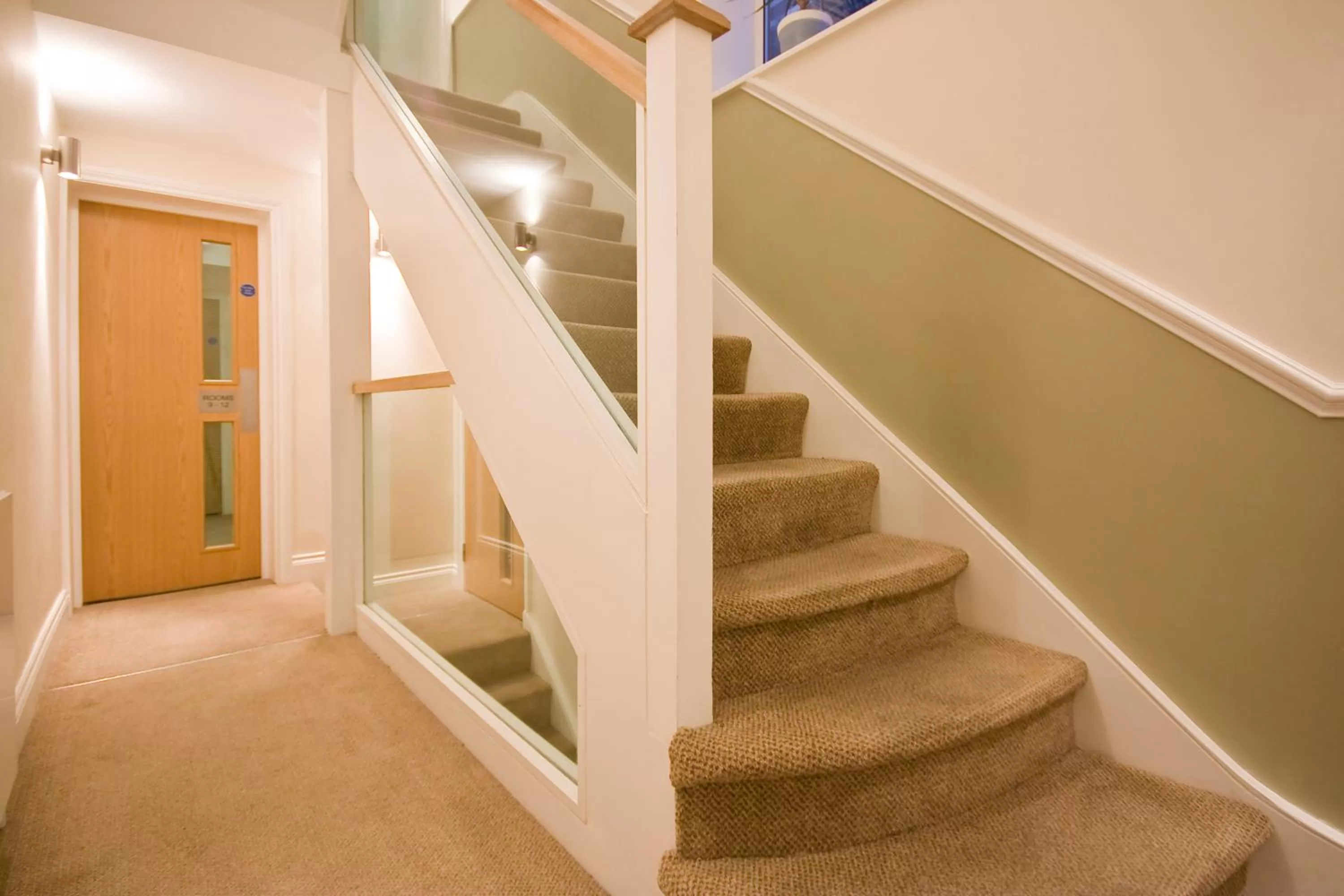 Lobby or reception in Queens Hotel