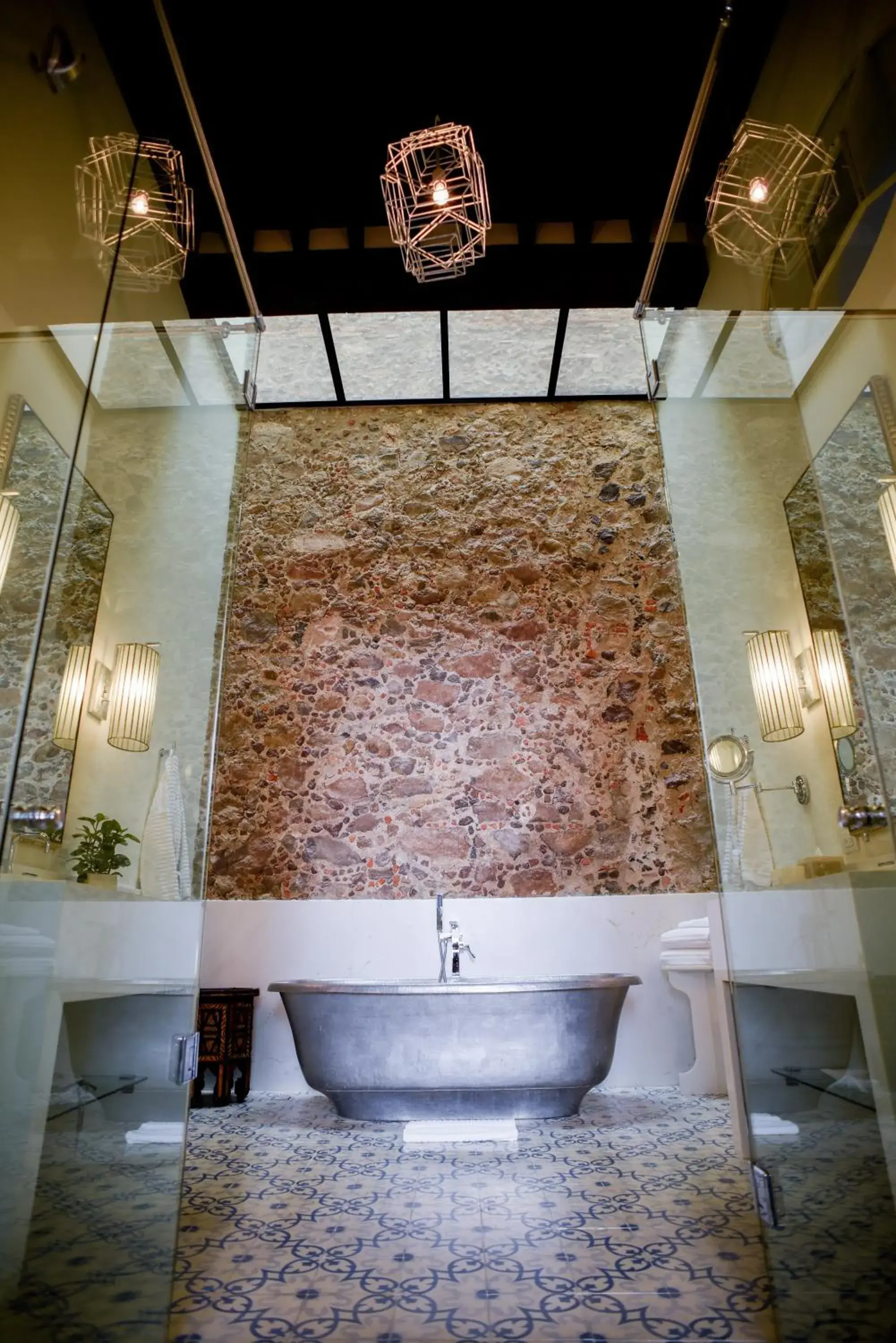 Bathroom in HOTEL CASA BLANCA 7