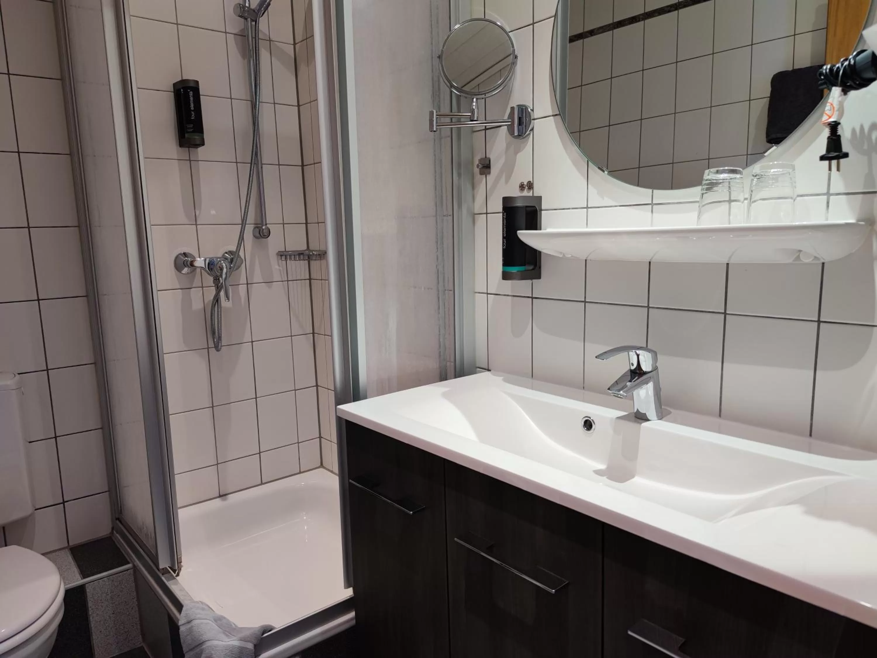 Shower in Hotel Garni "Zur Alten Post"