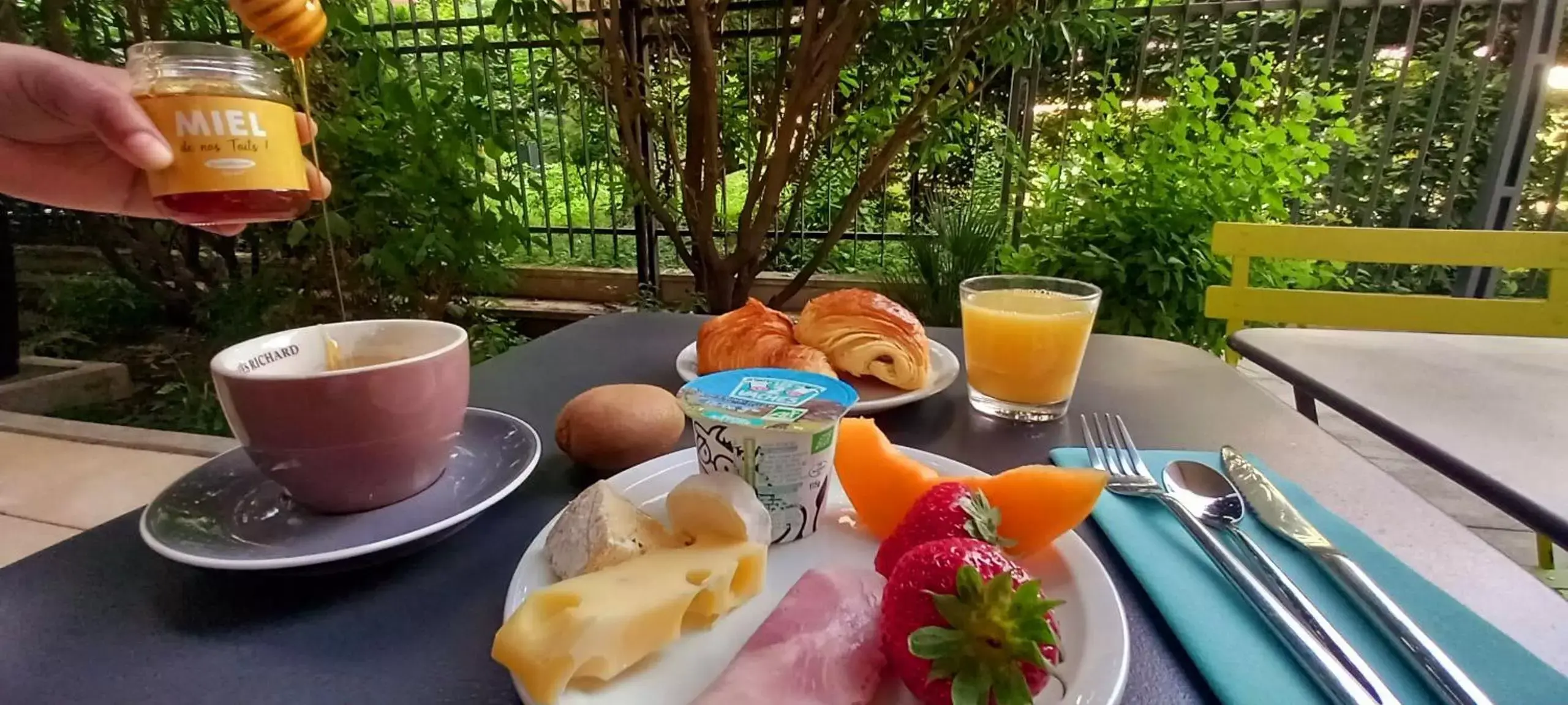 Breakfast in Residhome Bois Colombes Monceau Breakfast in Residhome Bois Colombes Monceau