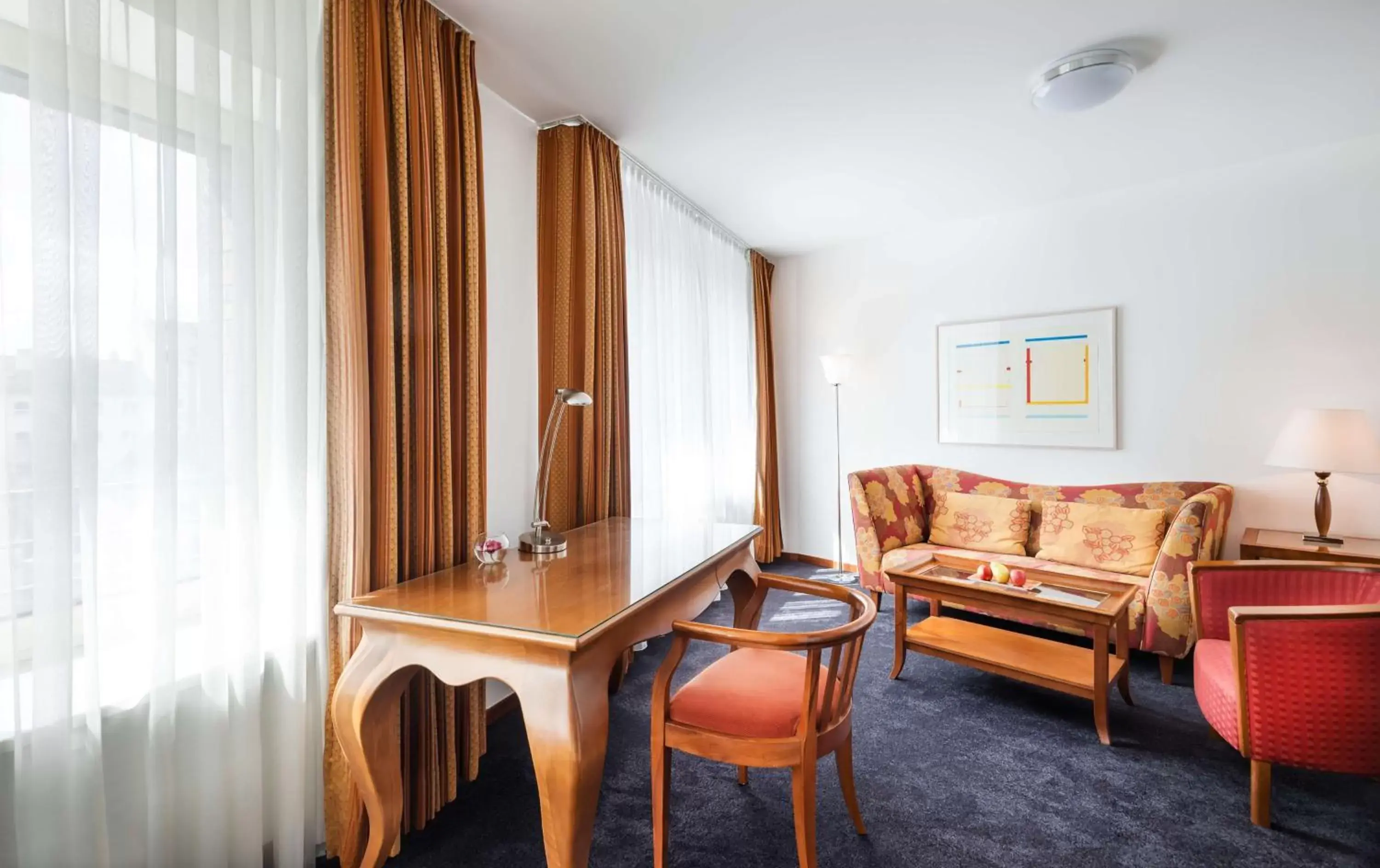 Bedroom, Seating Area in Lindner Hotel Frankfurt Main Plaza, part of JdV by Hyatt