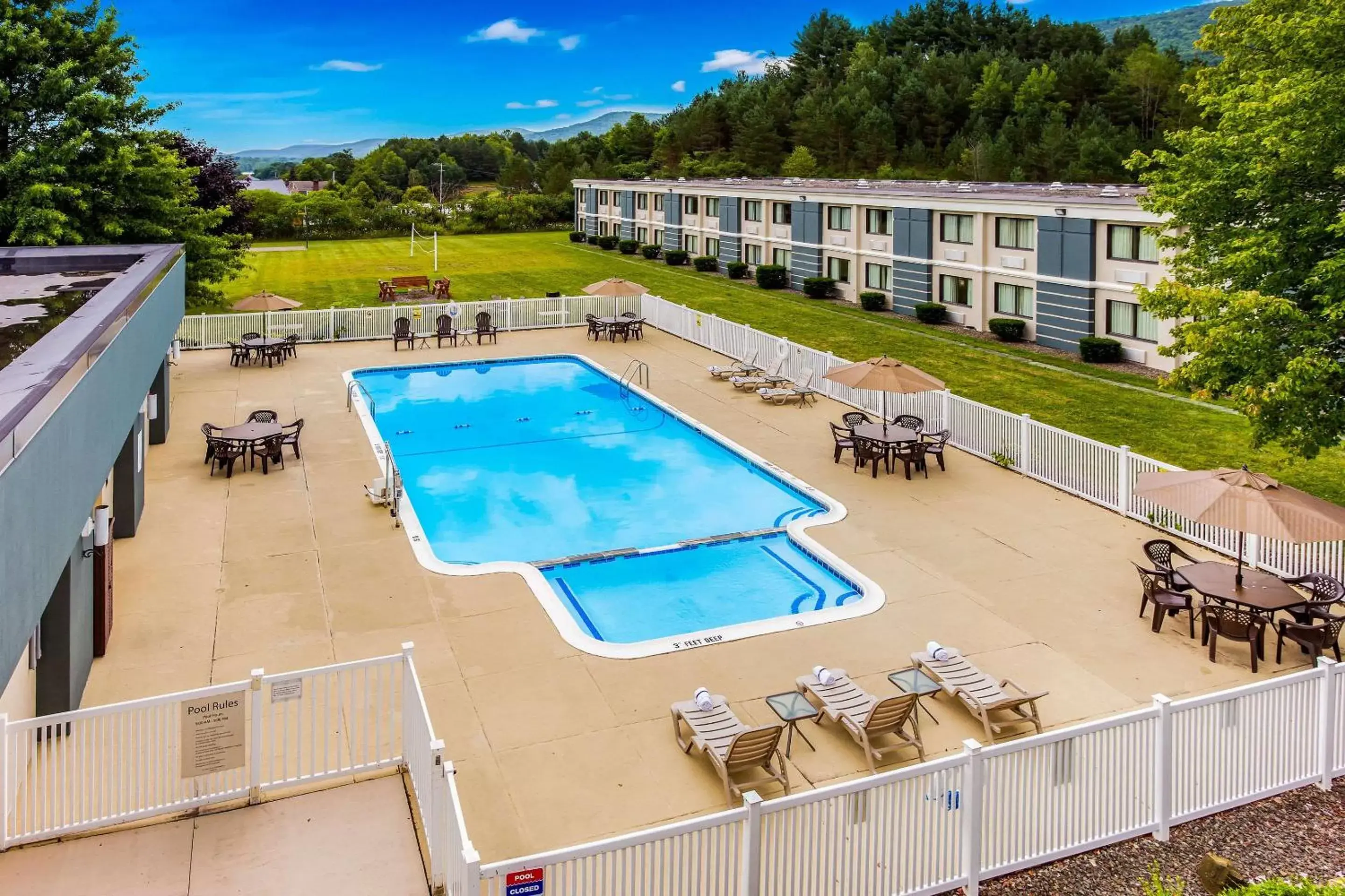 Property building, Pool View in Quality Inn Oneonta Cooperstown Area